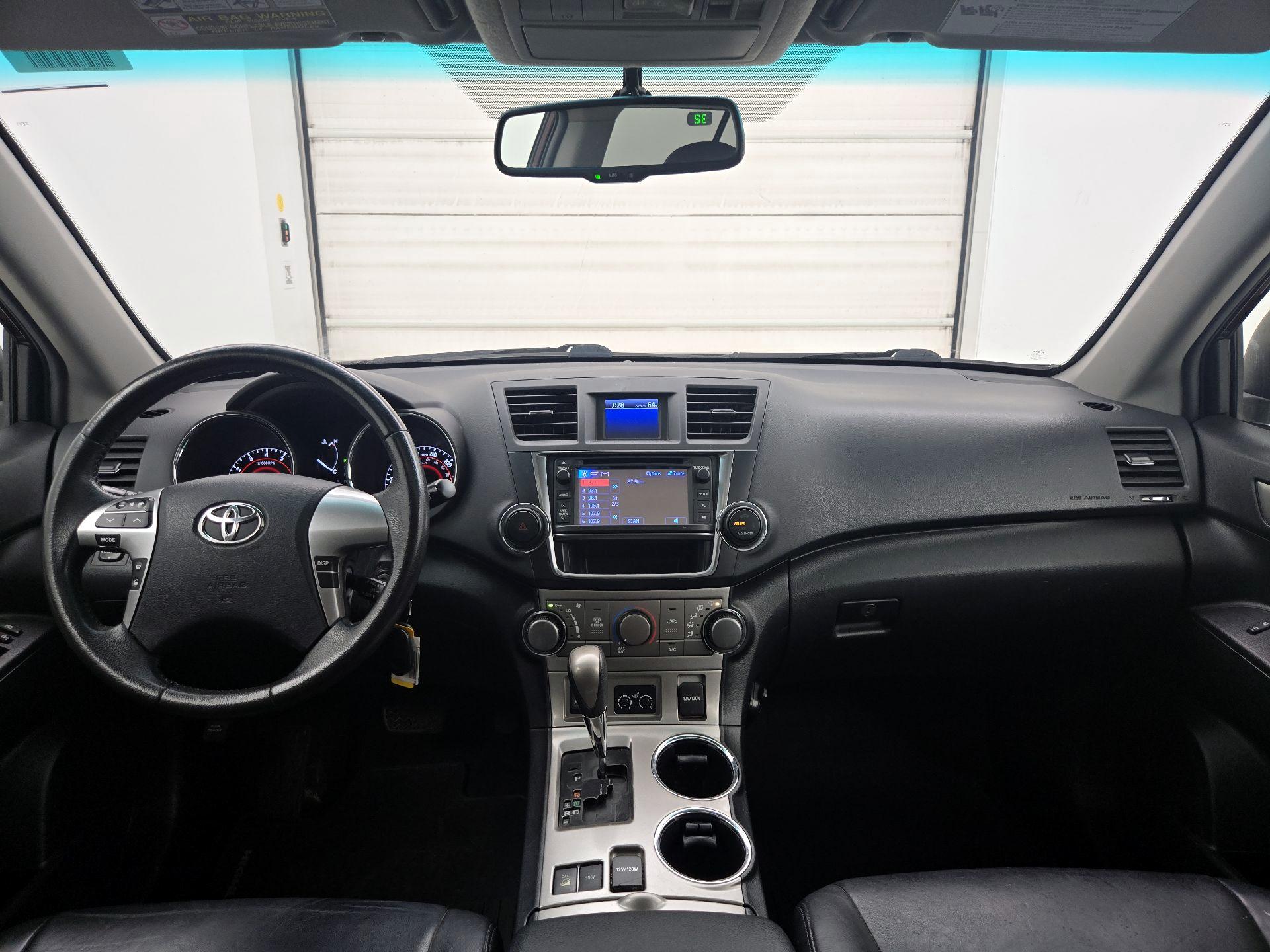 Thumbnail: 2013 Toyota Highlander - 9