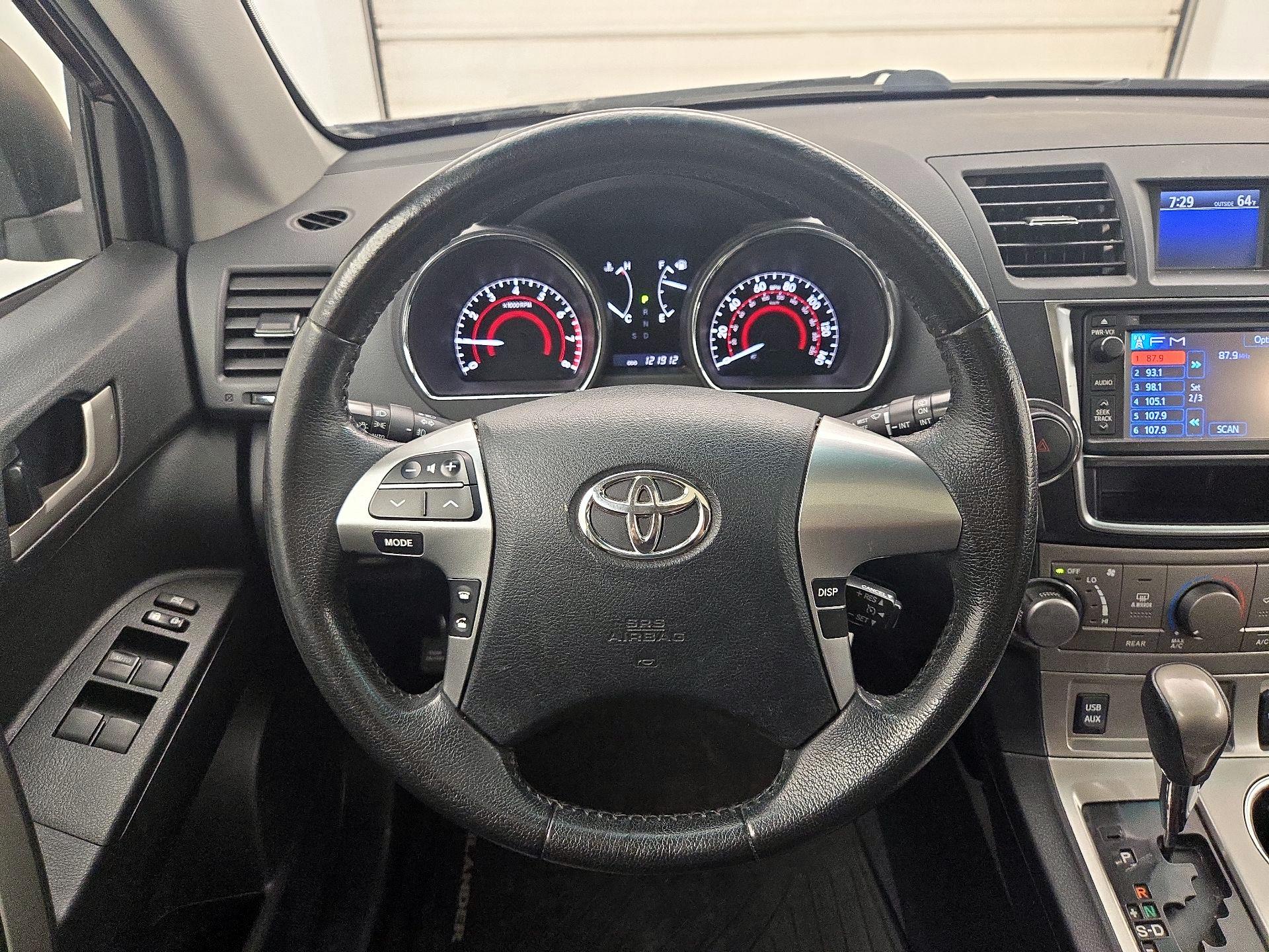 Thumbnail: 2013 Toyota Highlander - 10