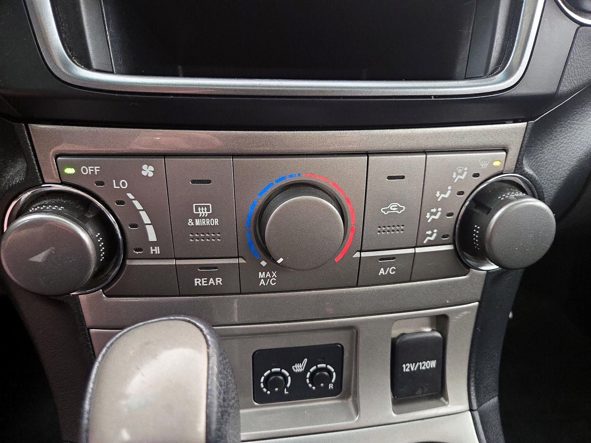 Thumbnail: 2013 Toyota Highlander - 16