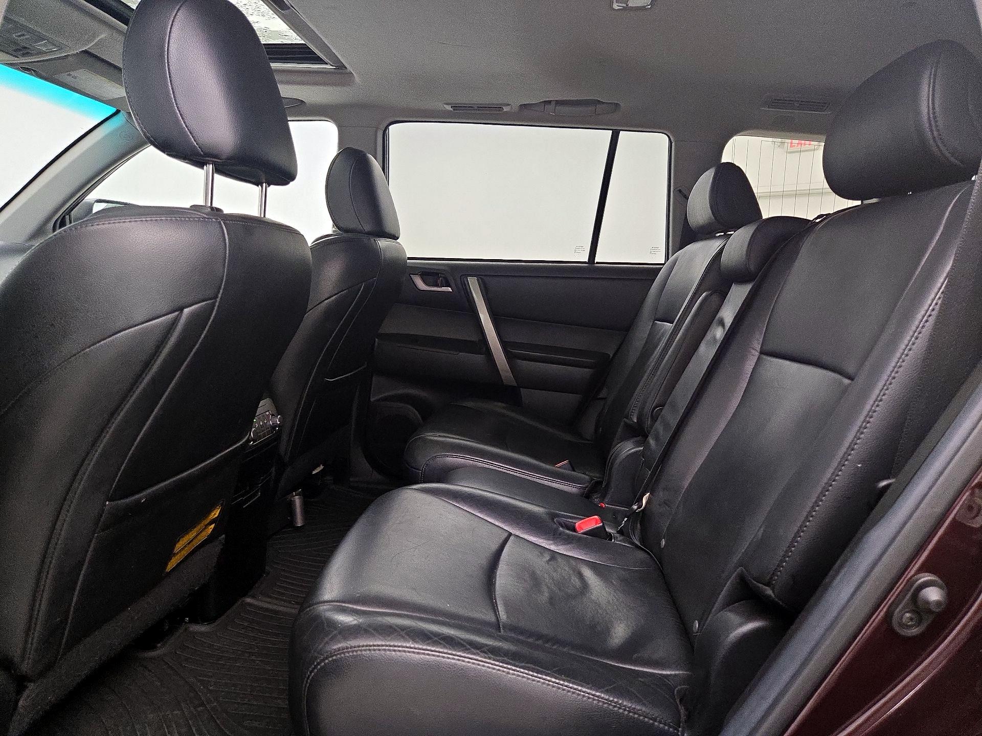 Thumbnail: 2013 Toyota Highlander - 20