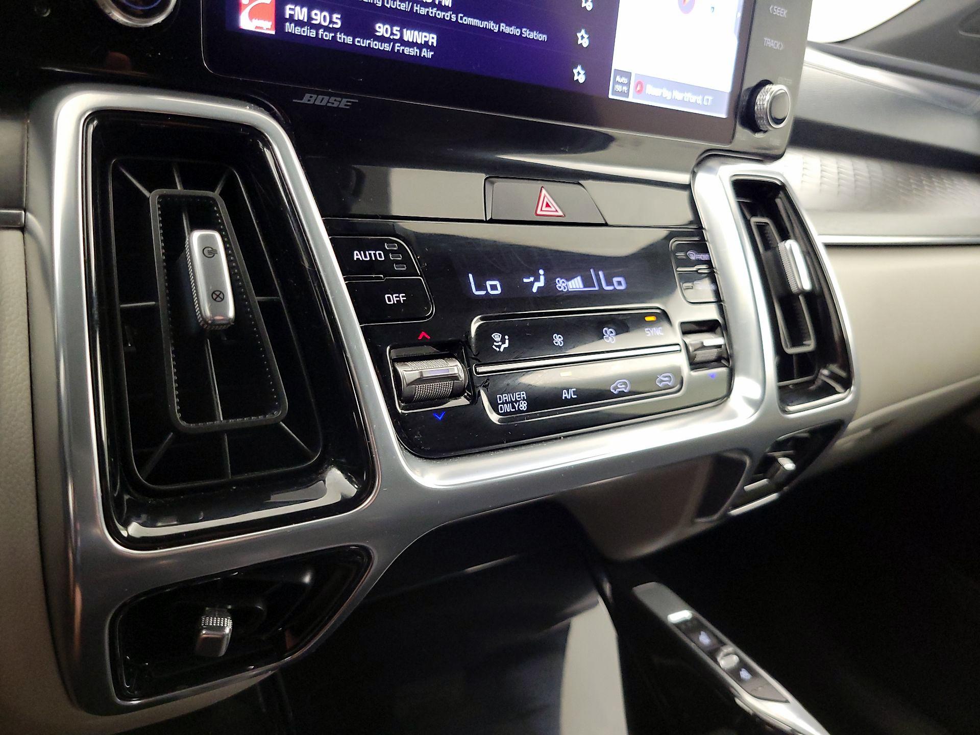 Thumbnail: 2023 Kia Sorento - 17