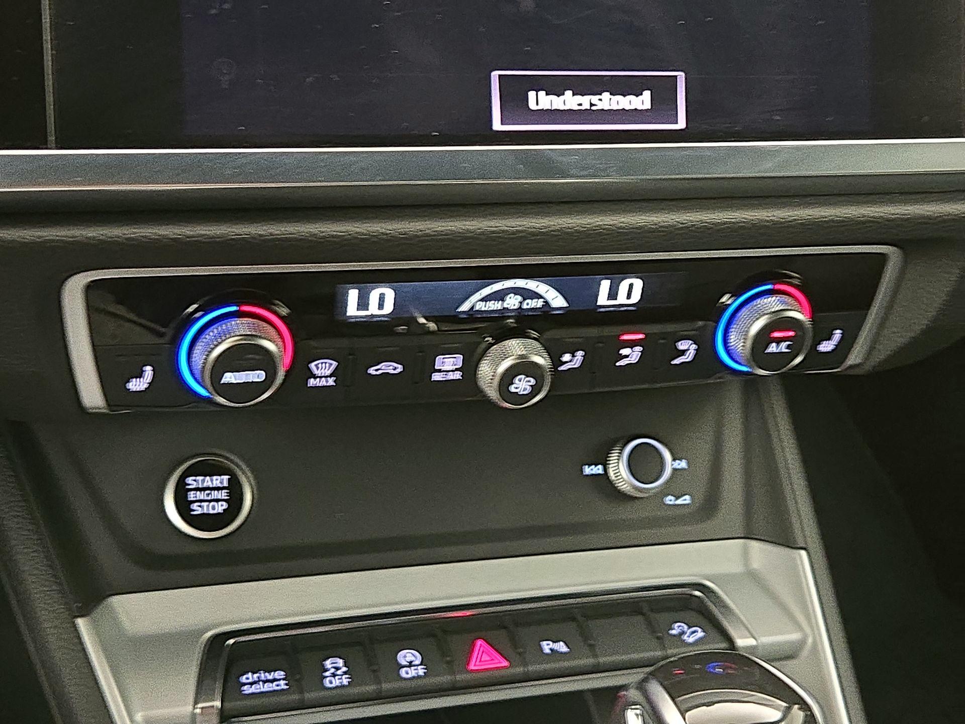 Thumbnail: 2021 Audi Q3 - 16
