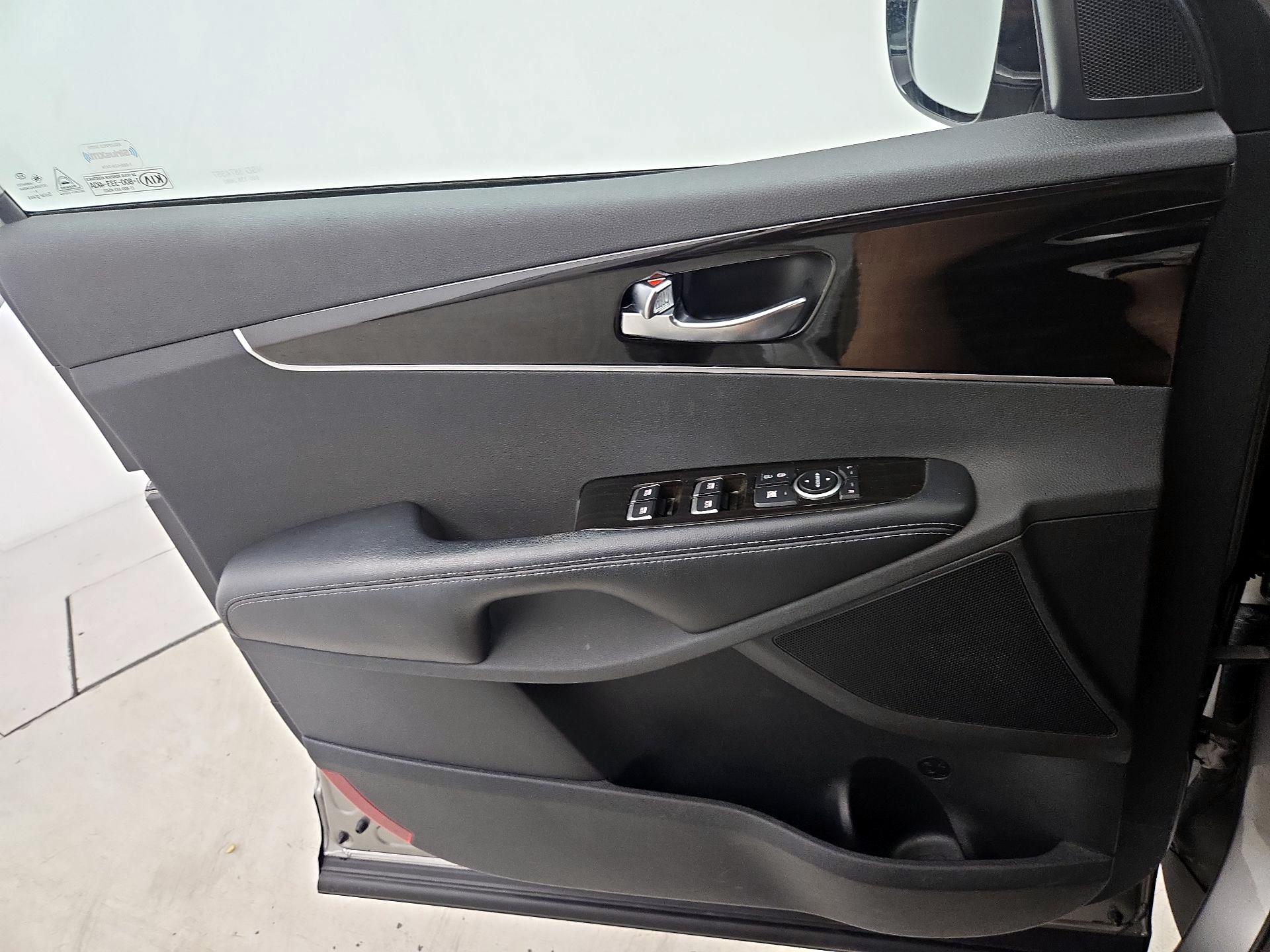 Thumbnail: 2019 Kia Sorento - 12