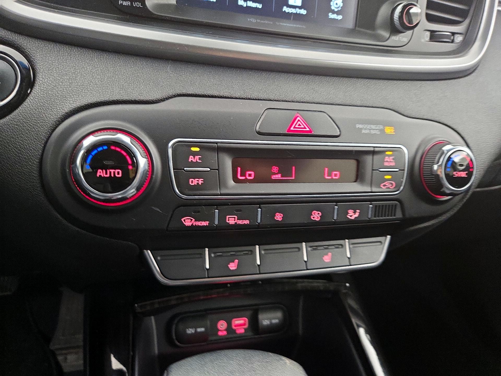 Thumbnail: 2019 Kia Sorento - 16