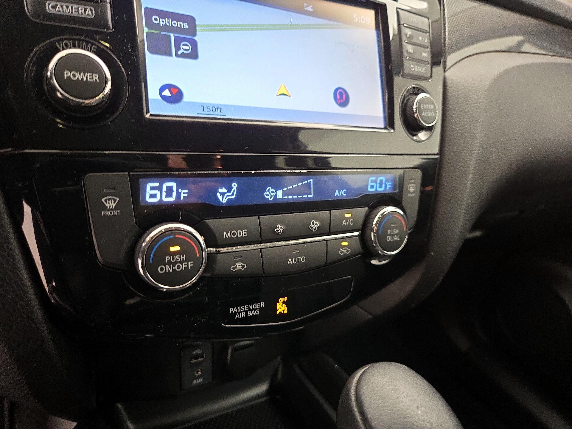 Thumbnail: 2016 Nissan Rogue - 17