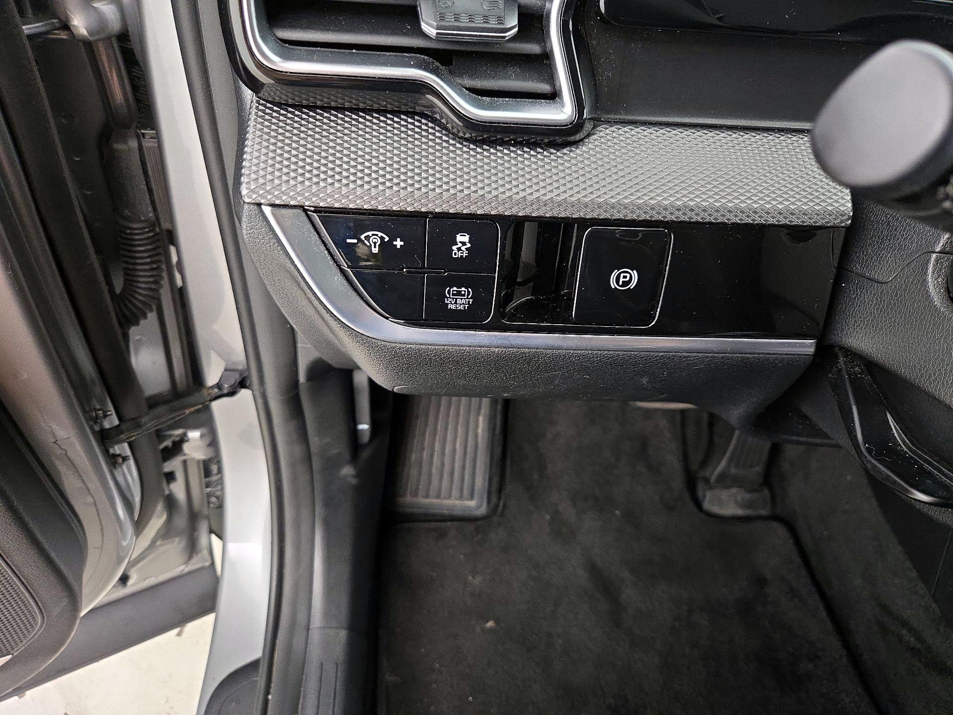 Thumbnail: 2023 Kia Sportage - 13