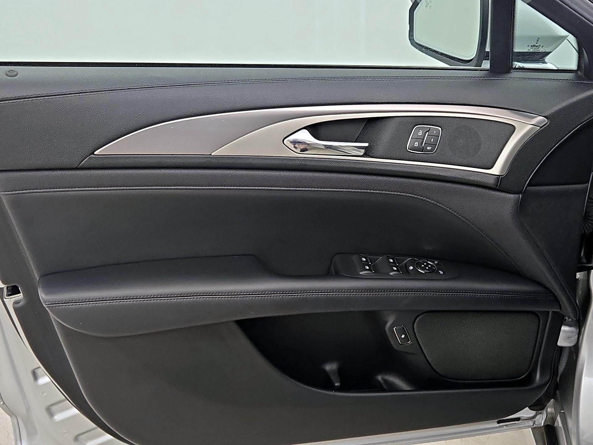 Thumbnail: 2019 Lincoln MKZ - 12