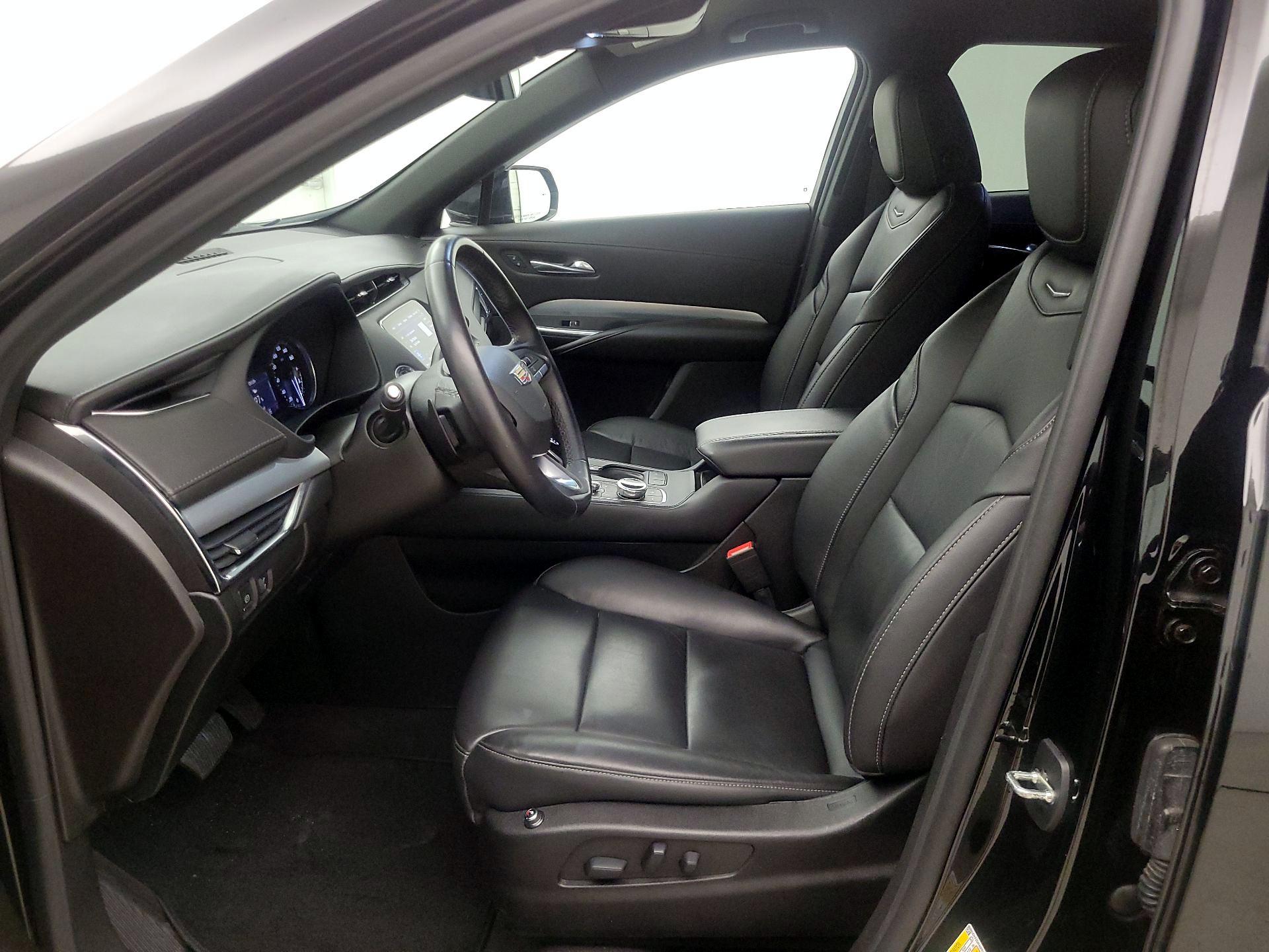 Thumbnail: 2023 Cadillac XT4 - 11