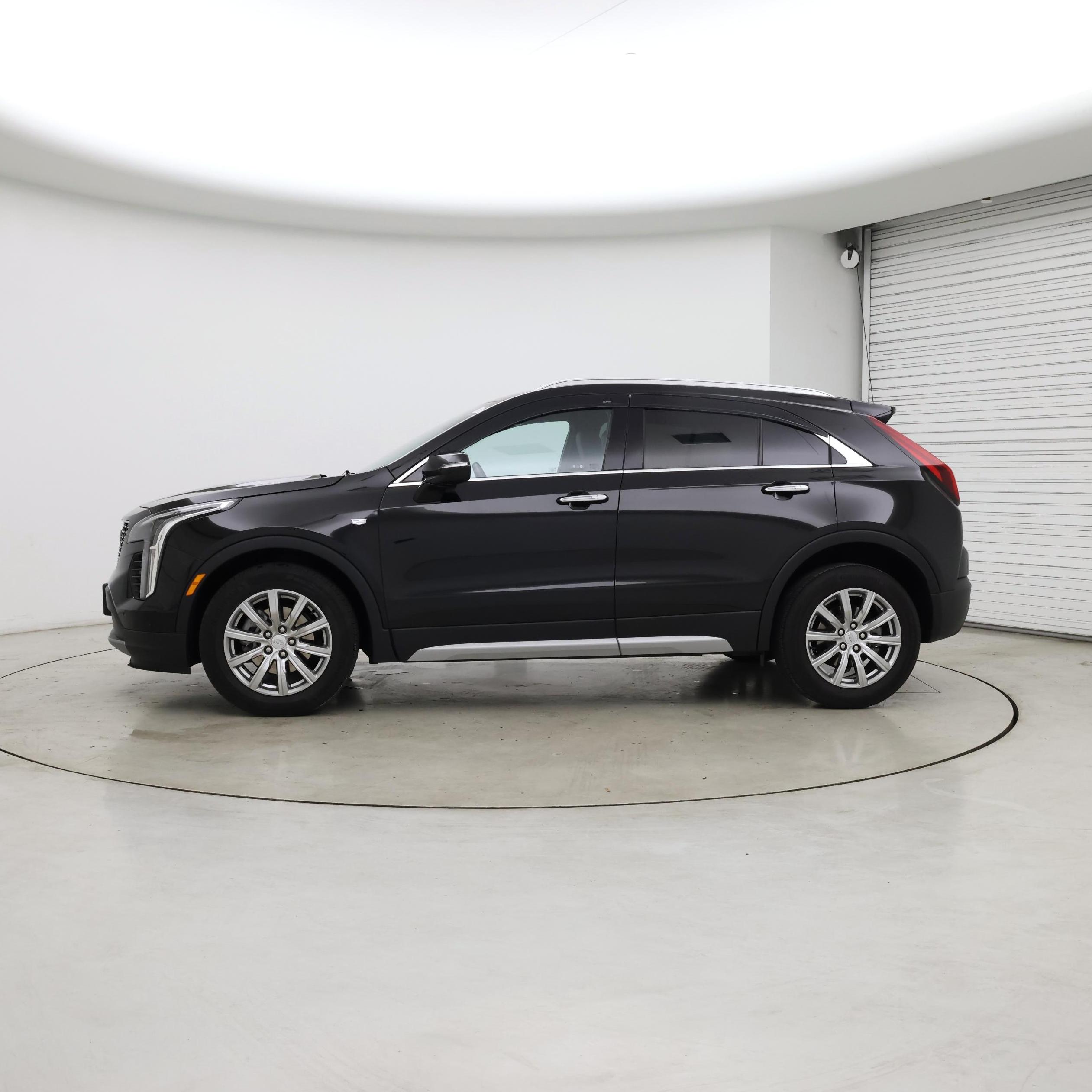 Thumbnail: 2023 Cadillac XT4 - 3