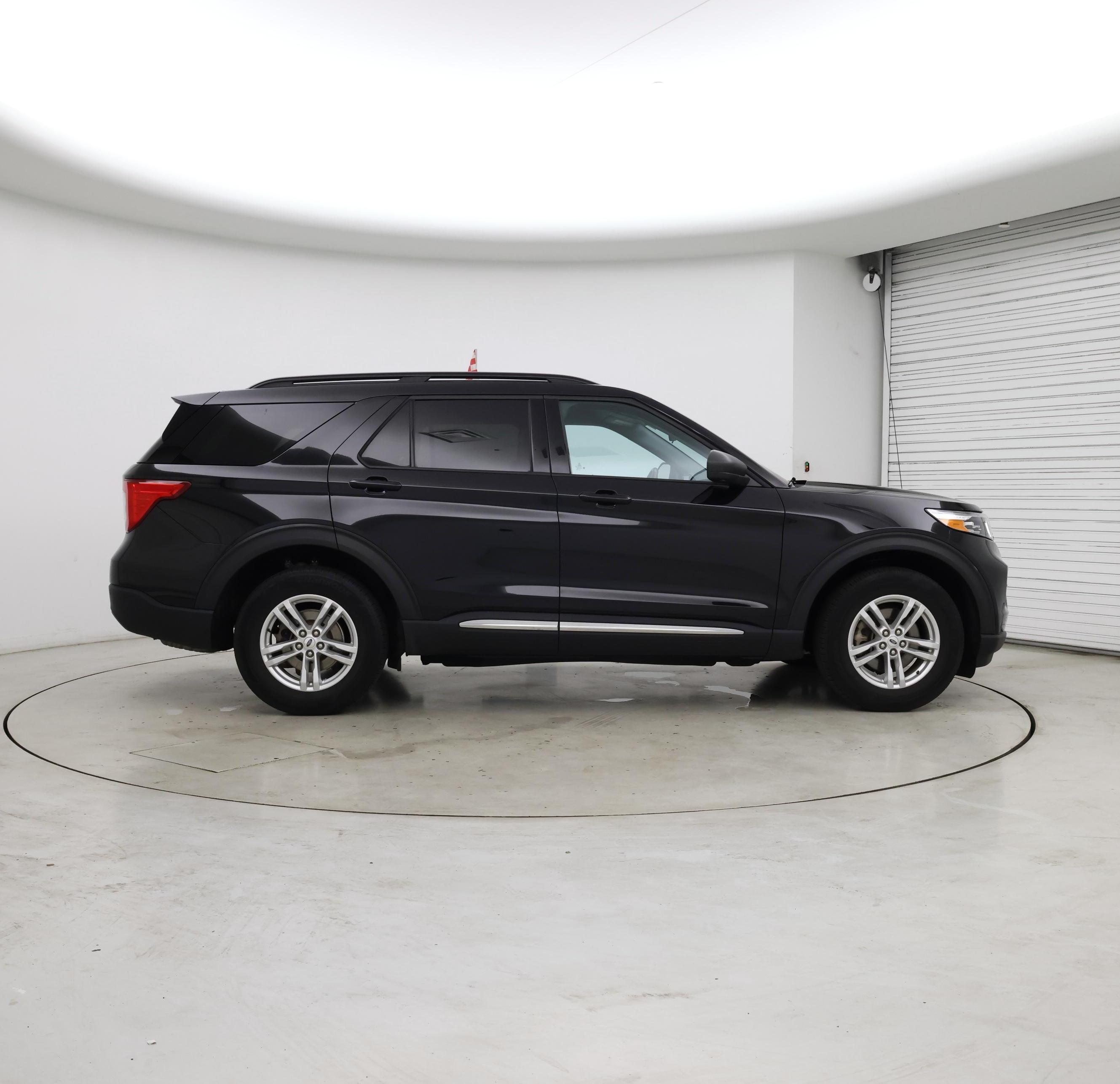 Thumbnail: 2022 Ford Explorer - 7