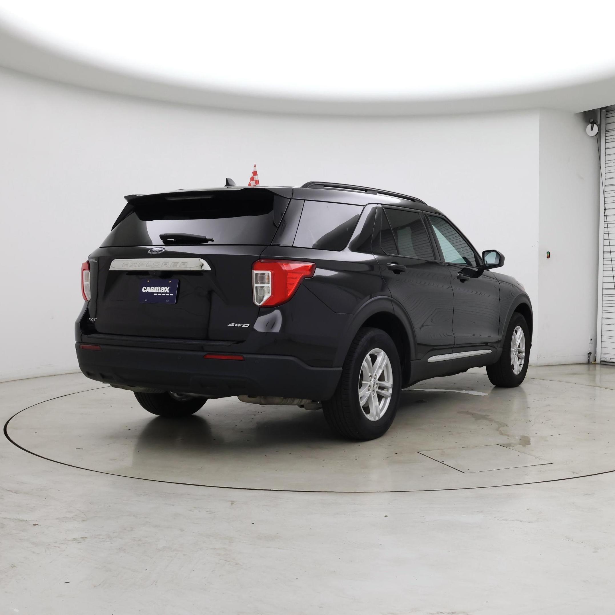 Thumbnail: 2022 Ford Explorer - 8