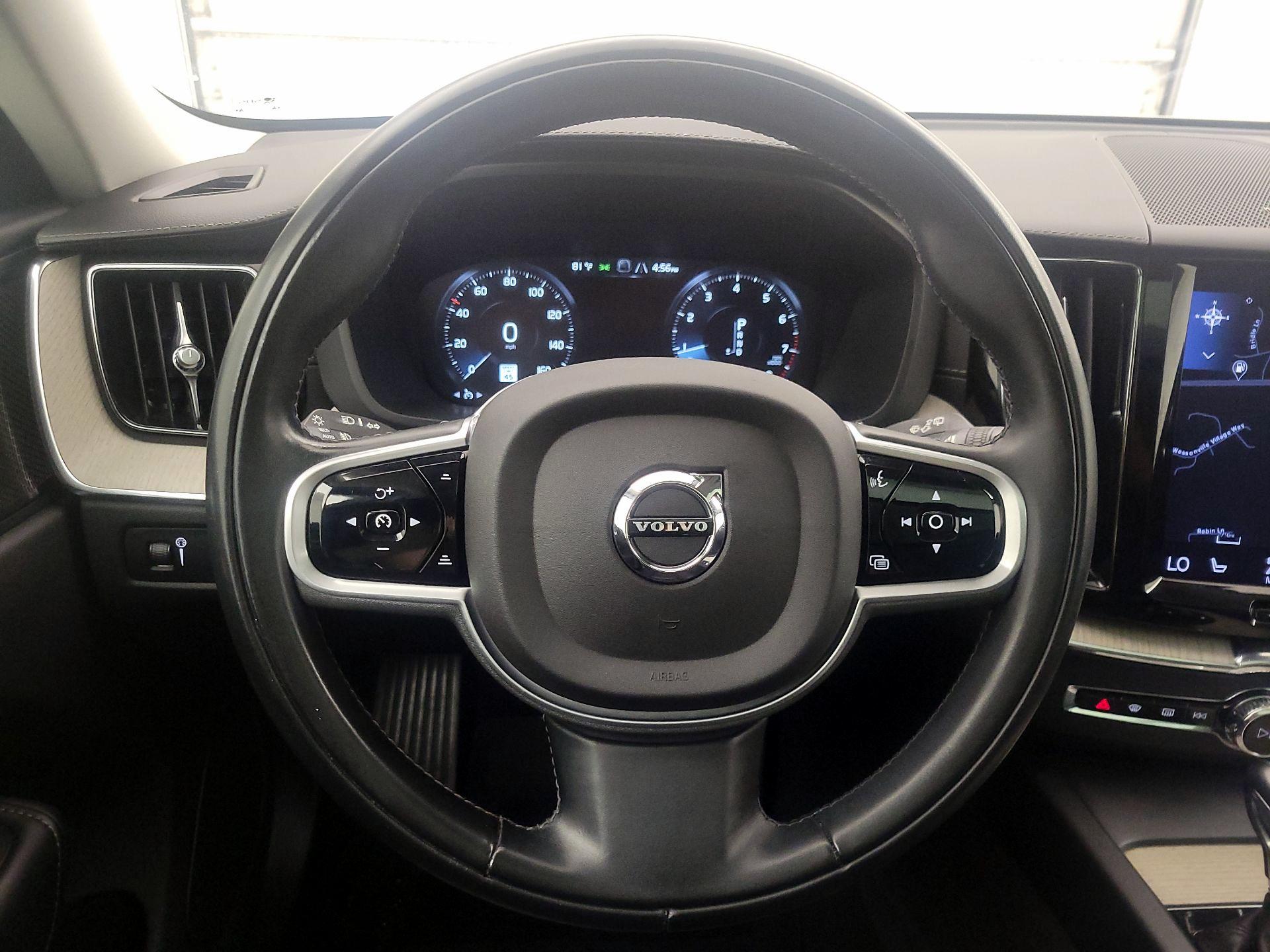 Thumbnail: 2021 Volvo XC60 - 10