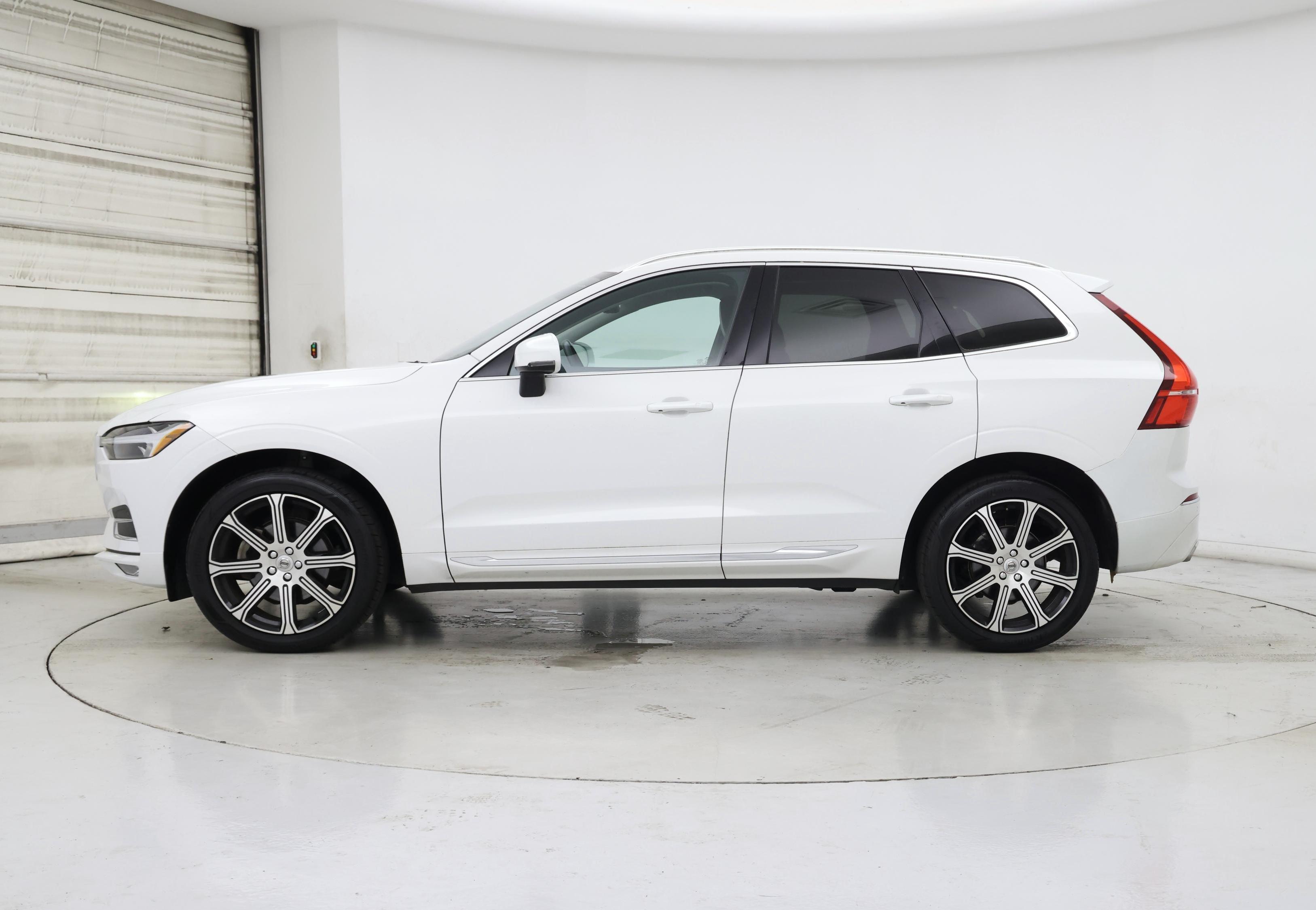Thumbnail: 2021 Volvo XC60 - 3