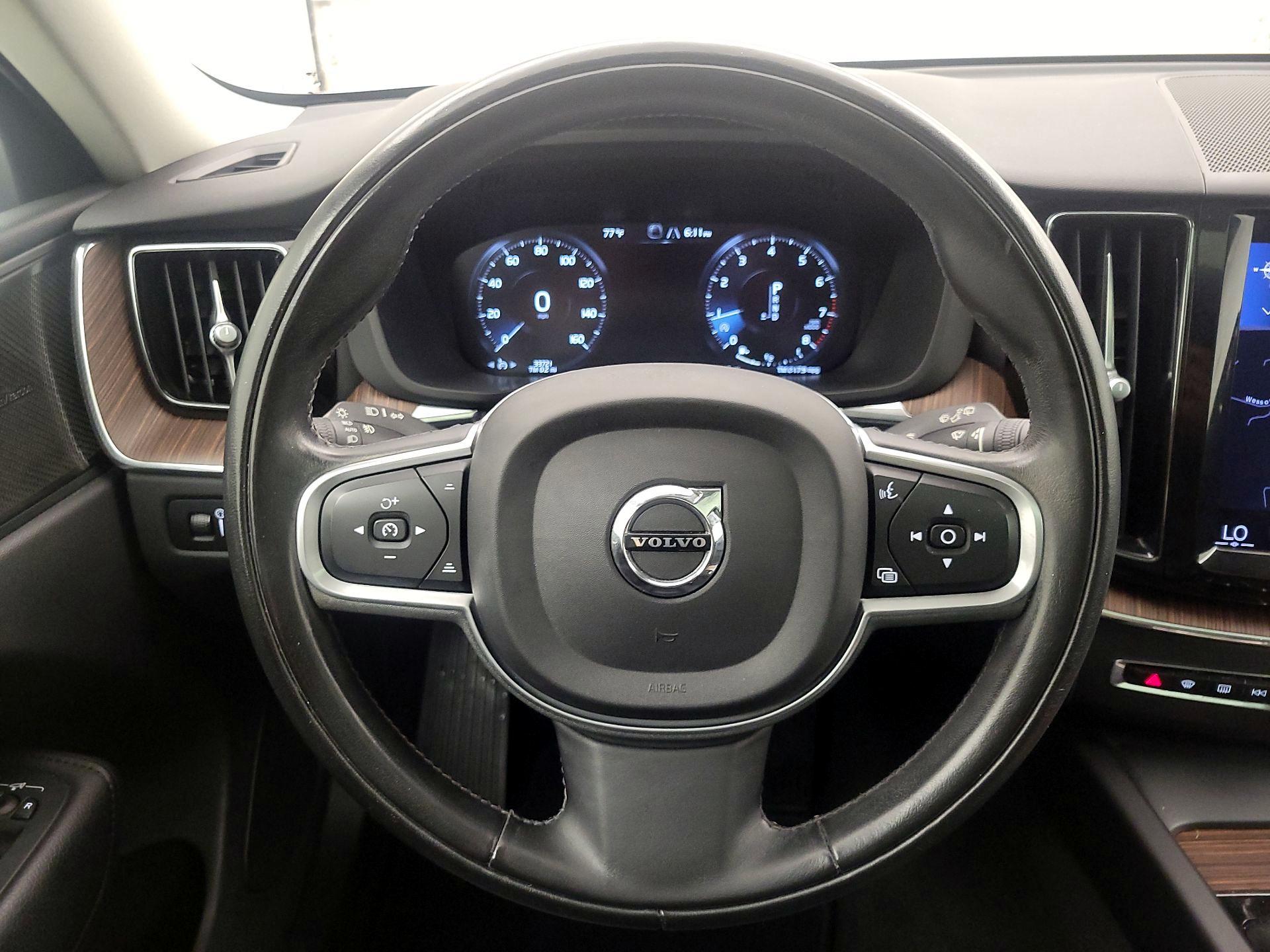 Thumbnail: 2021 Volvo XC60 - 10