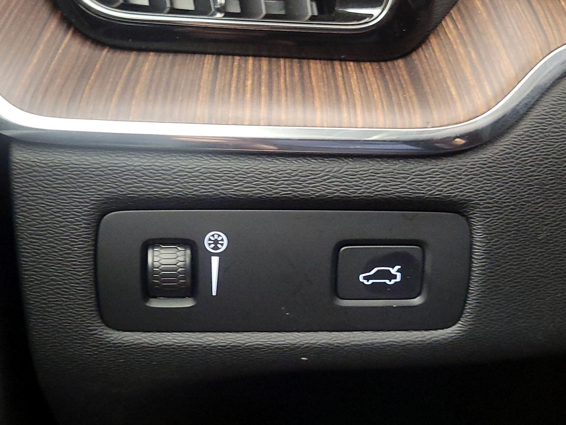 Thumbnail: 2021 Volvo XC60 - 13