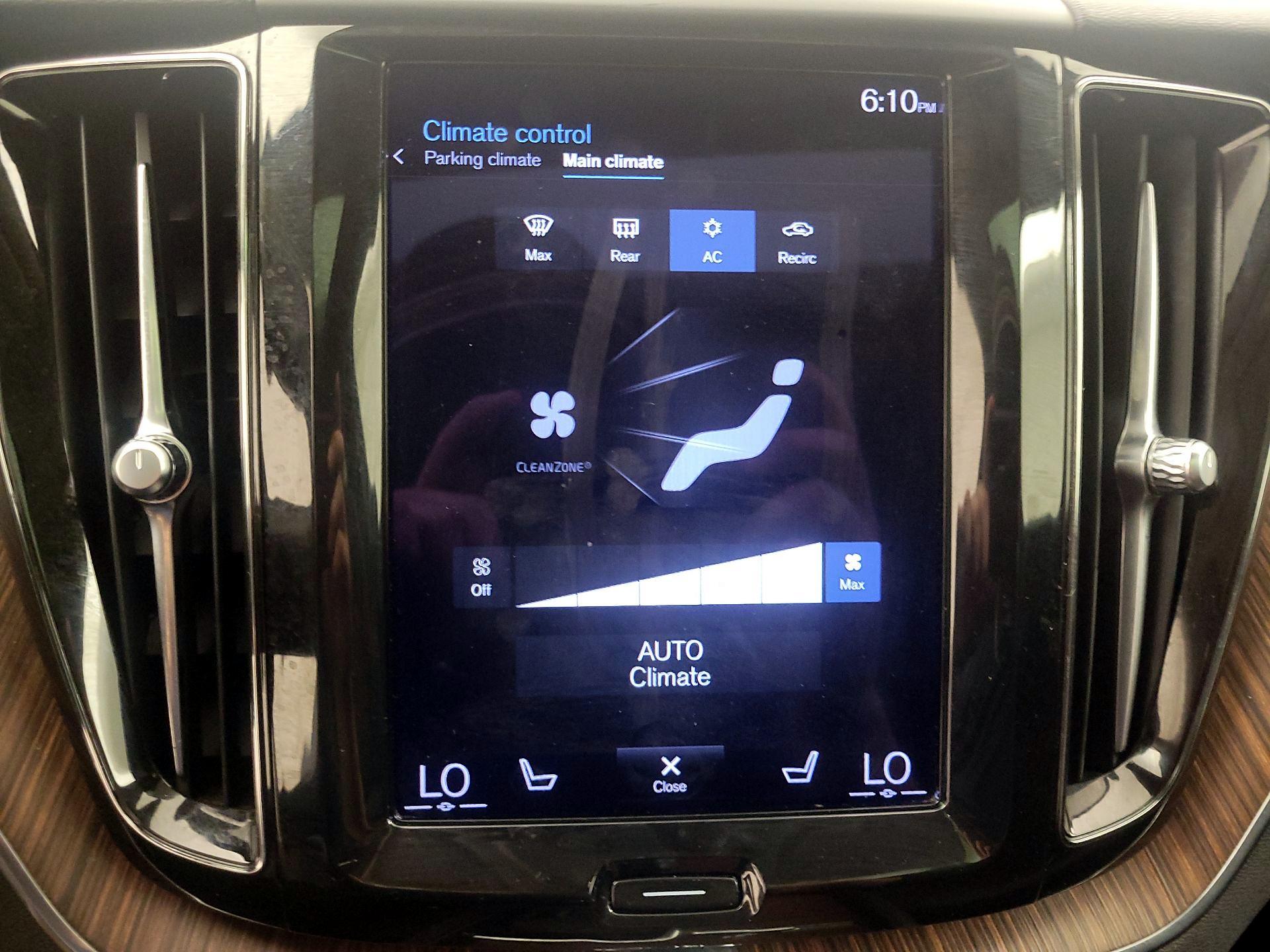 Thumbnail: 2021 Volvo XC60 - 17