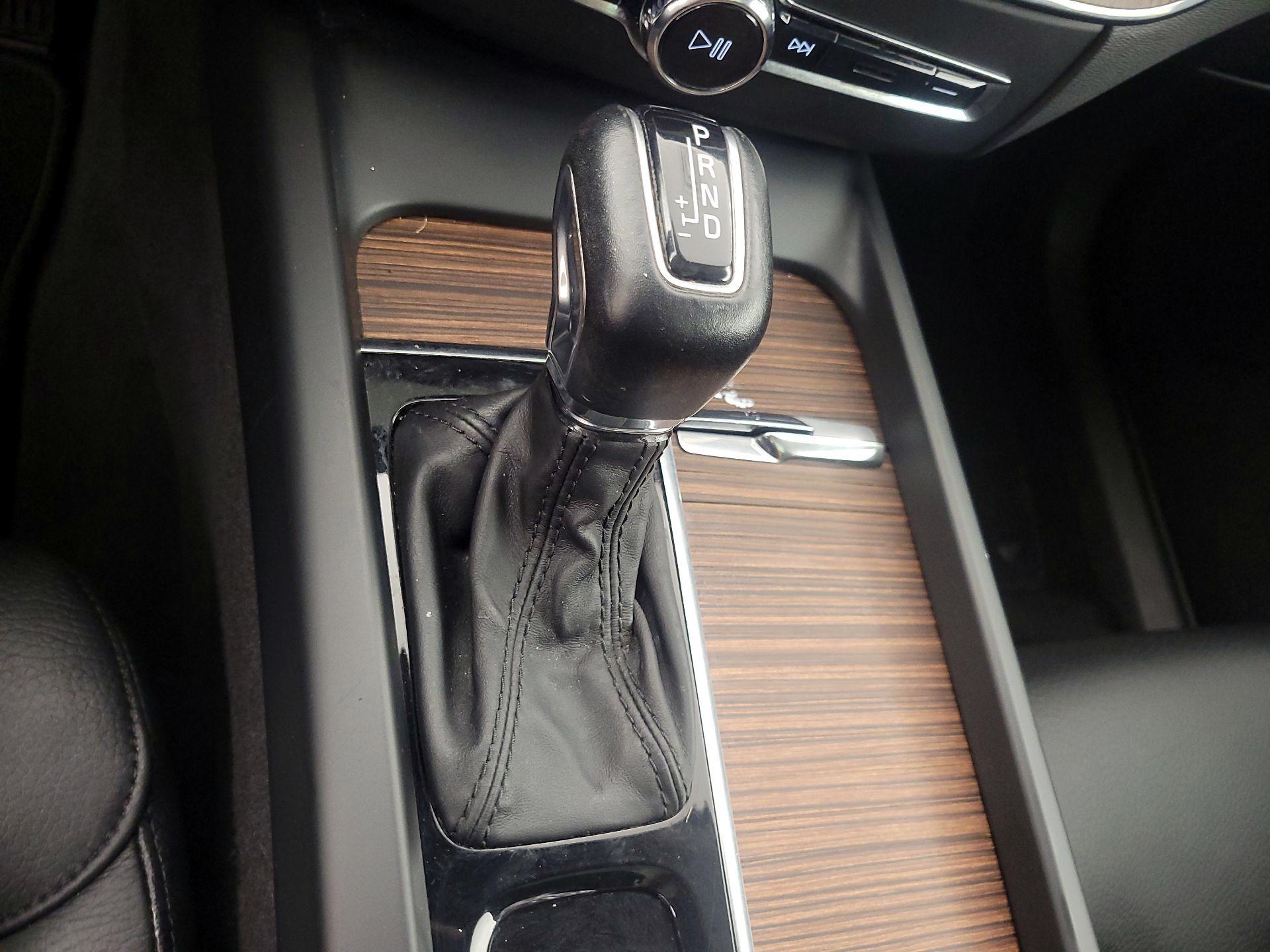 Thumbnail: 2021 Volvo XC60 - 18