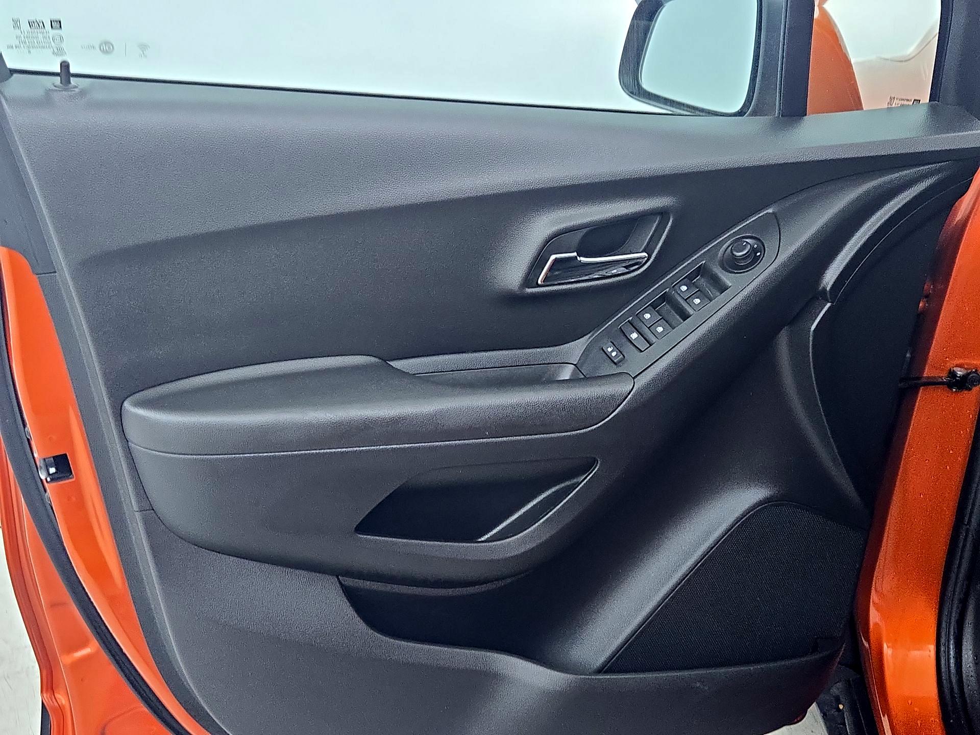 Thumbnail: 2016 Chevrolet Trax - 12