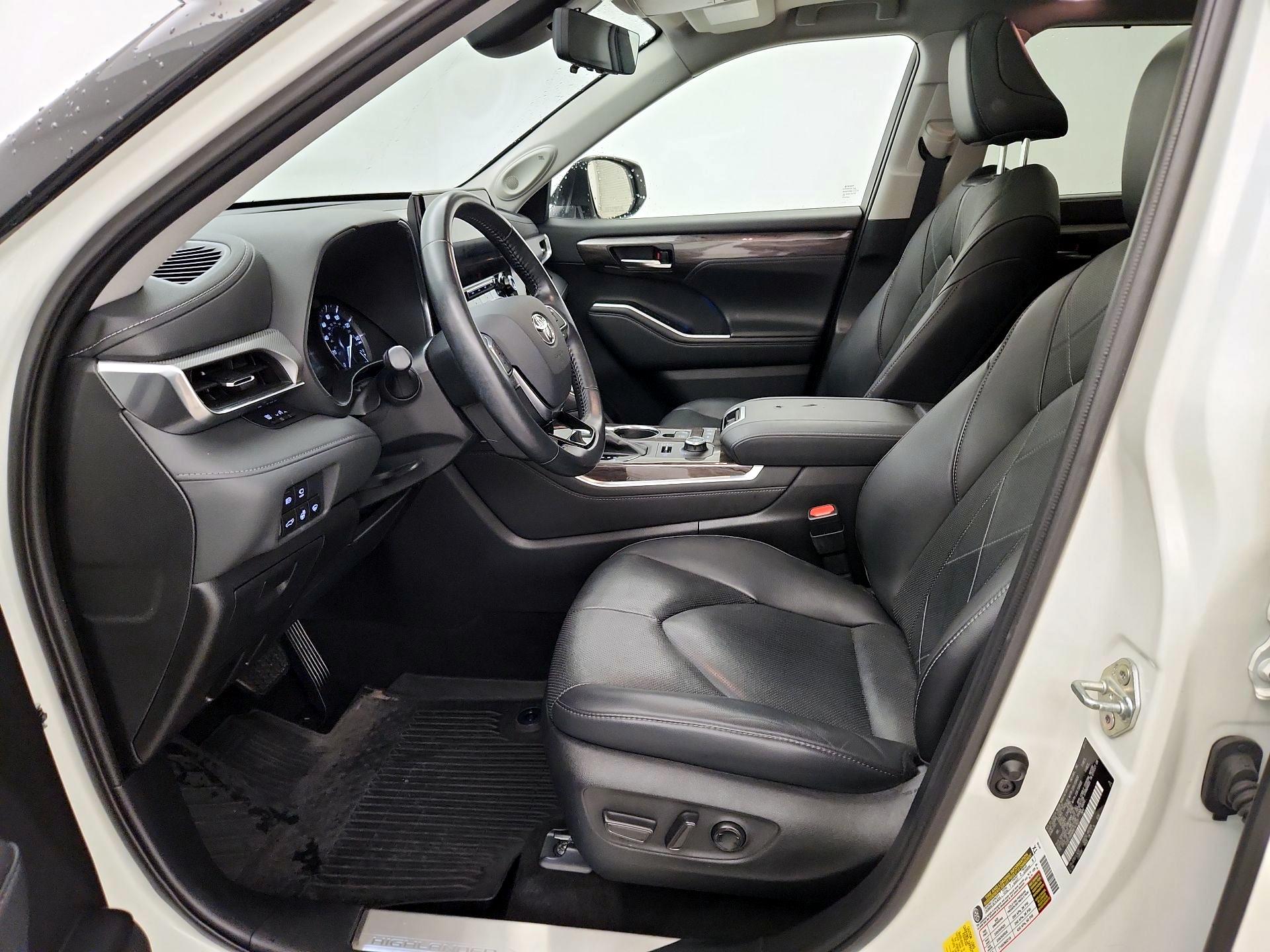 Thumbnail: 2021 Toyota Highlander - 11