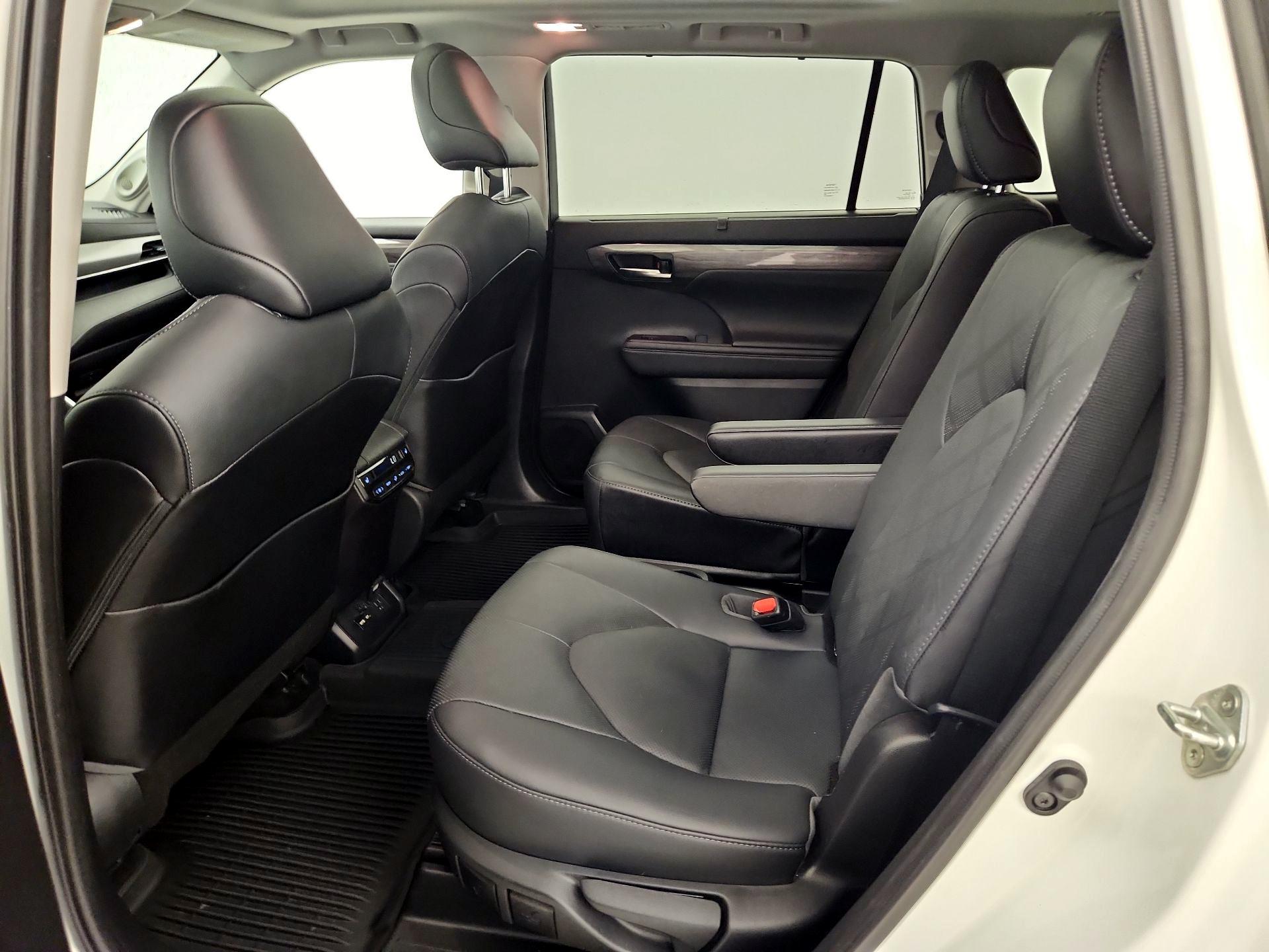 Thumbnail: 2021 Toyota Highlander - 20