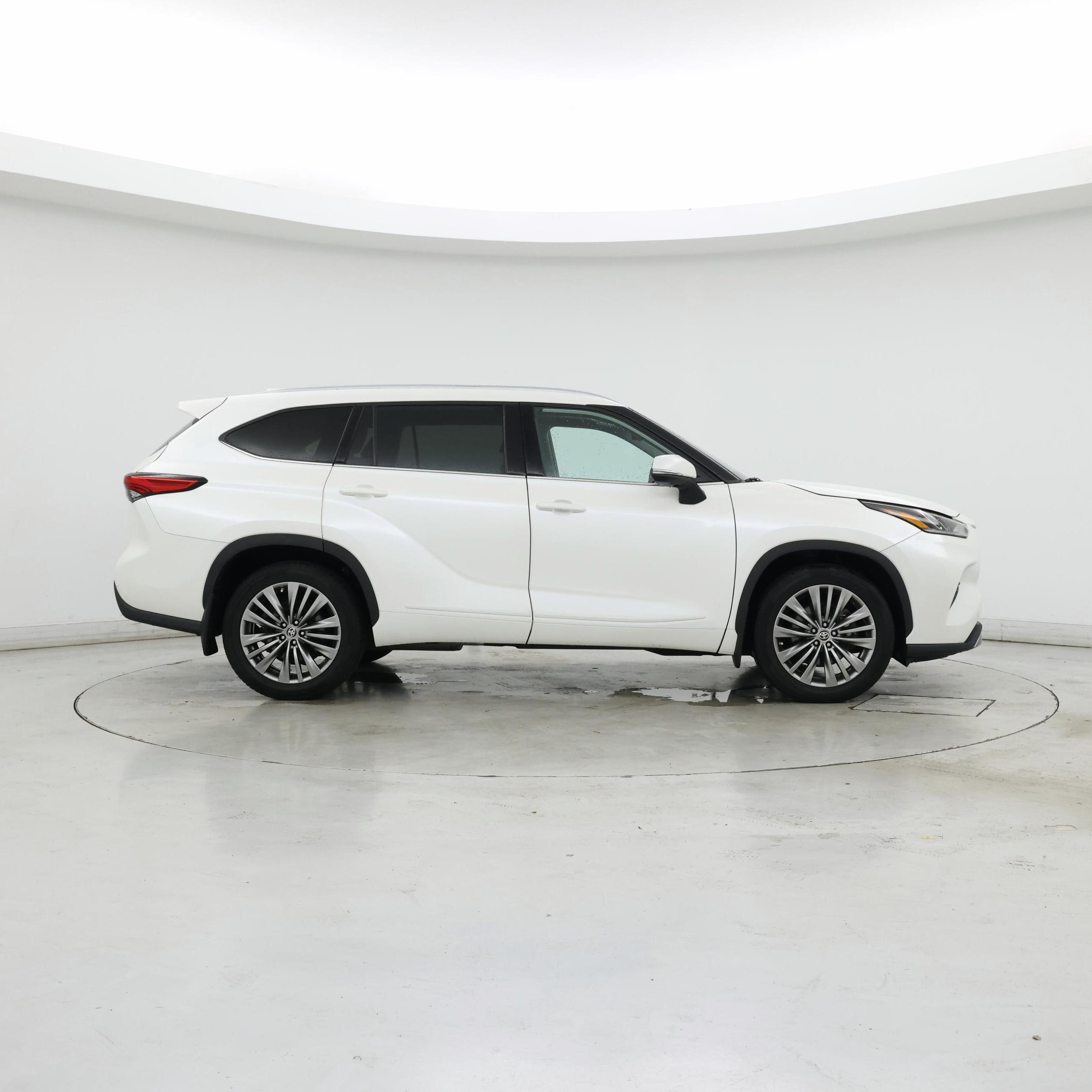 Thumbnail: 2021 Toyota Highlander - 7