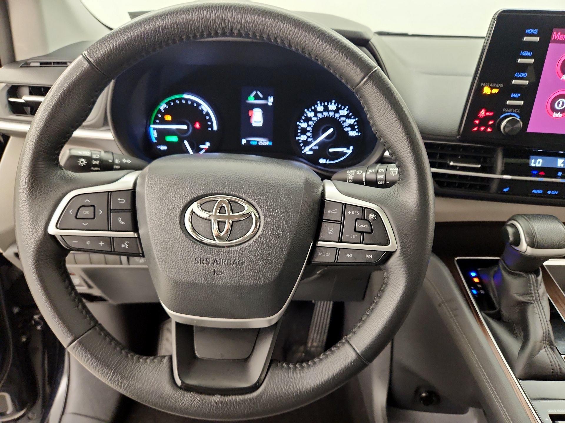 Thumbnail: 2021 Toyota Sienna - 10