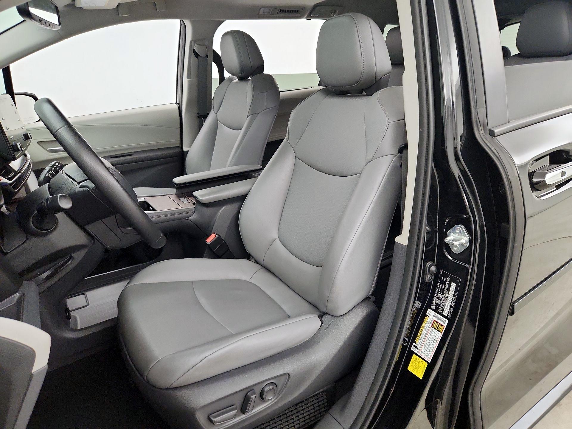 Thumbnail: 2021 Toyota Sienna - 11