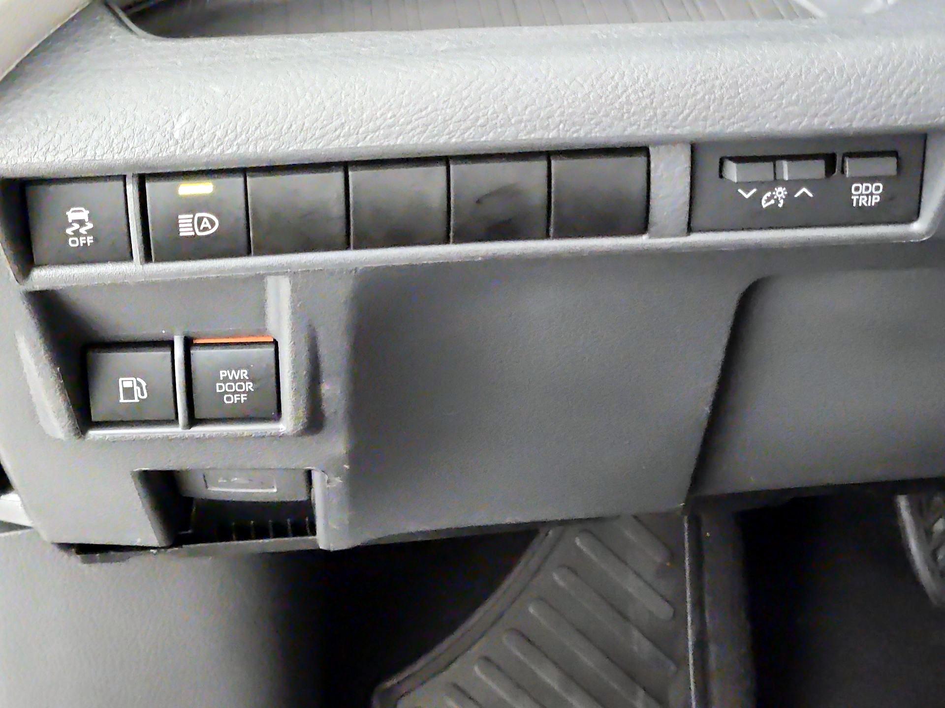 Thumbnail: 2021 Toyota Sienna - 13