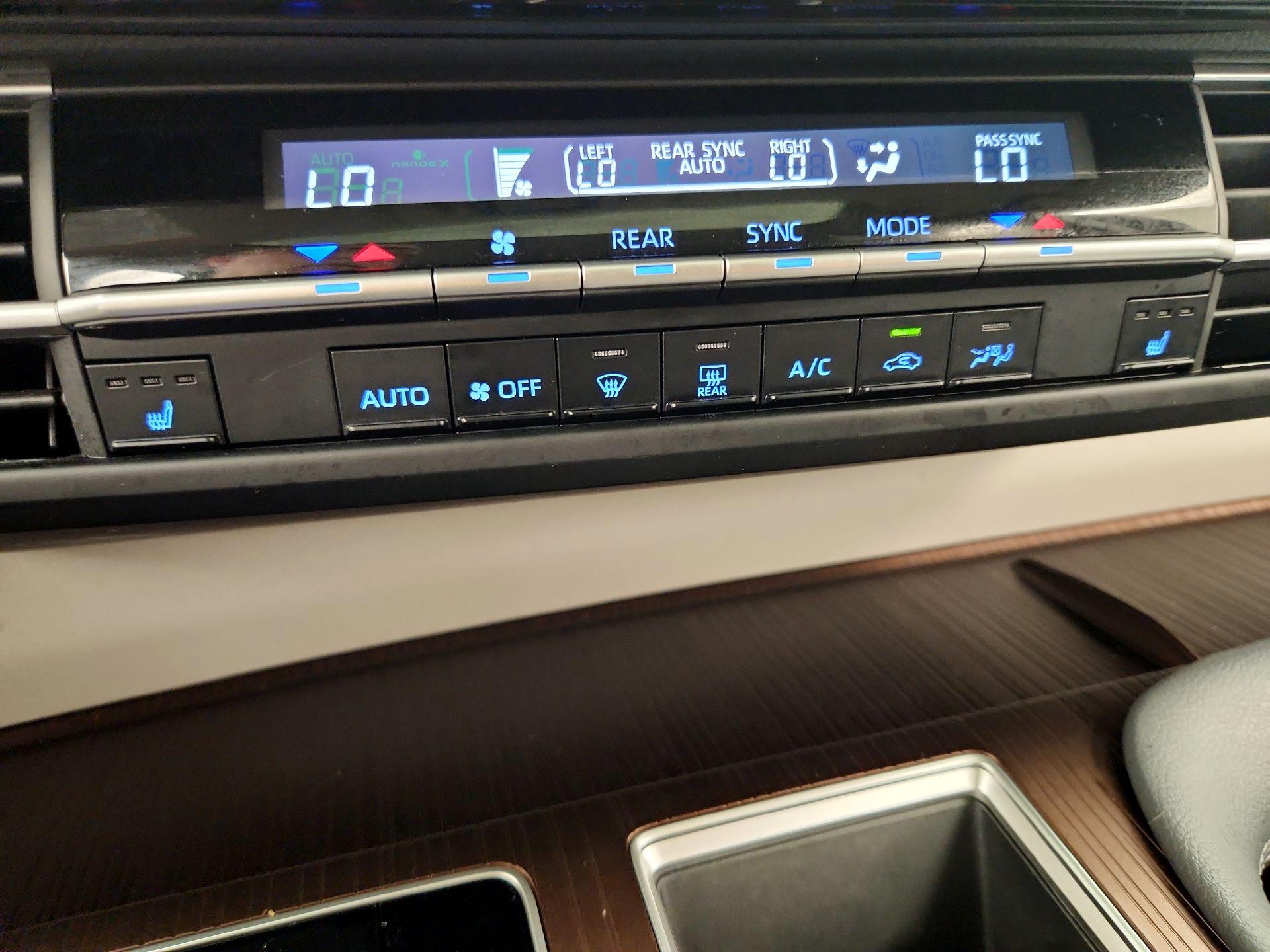 Thumbnail: 2021 Toyota Sienna - 16