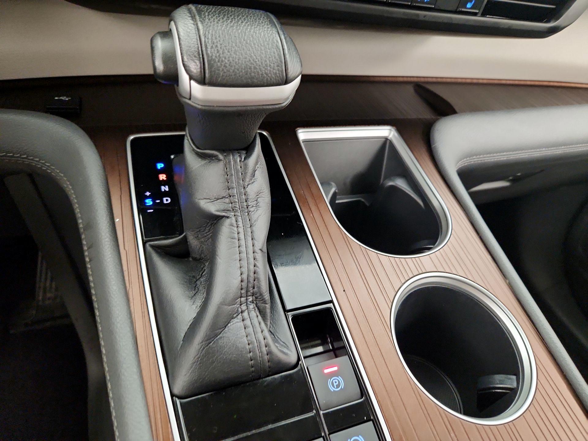 Thumbnail: 2021 Toyota Sienna - 17