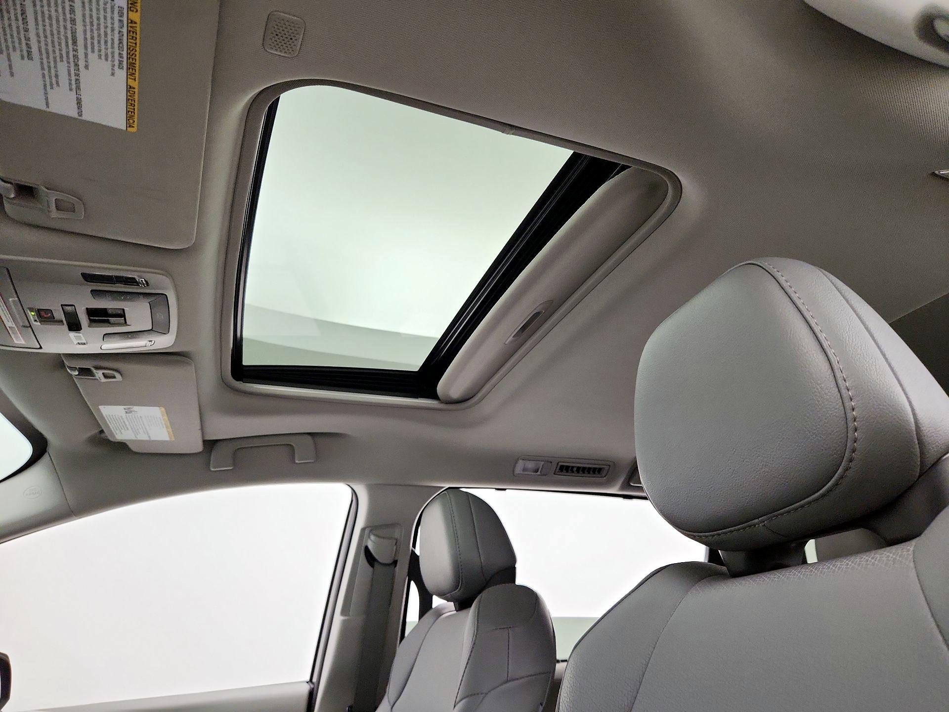 Thumbnail: 2021 Toyota Sienna - 18