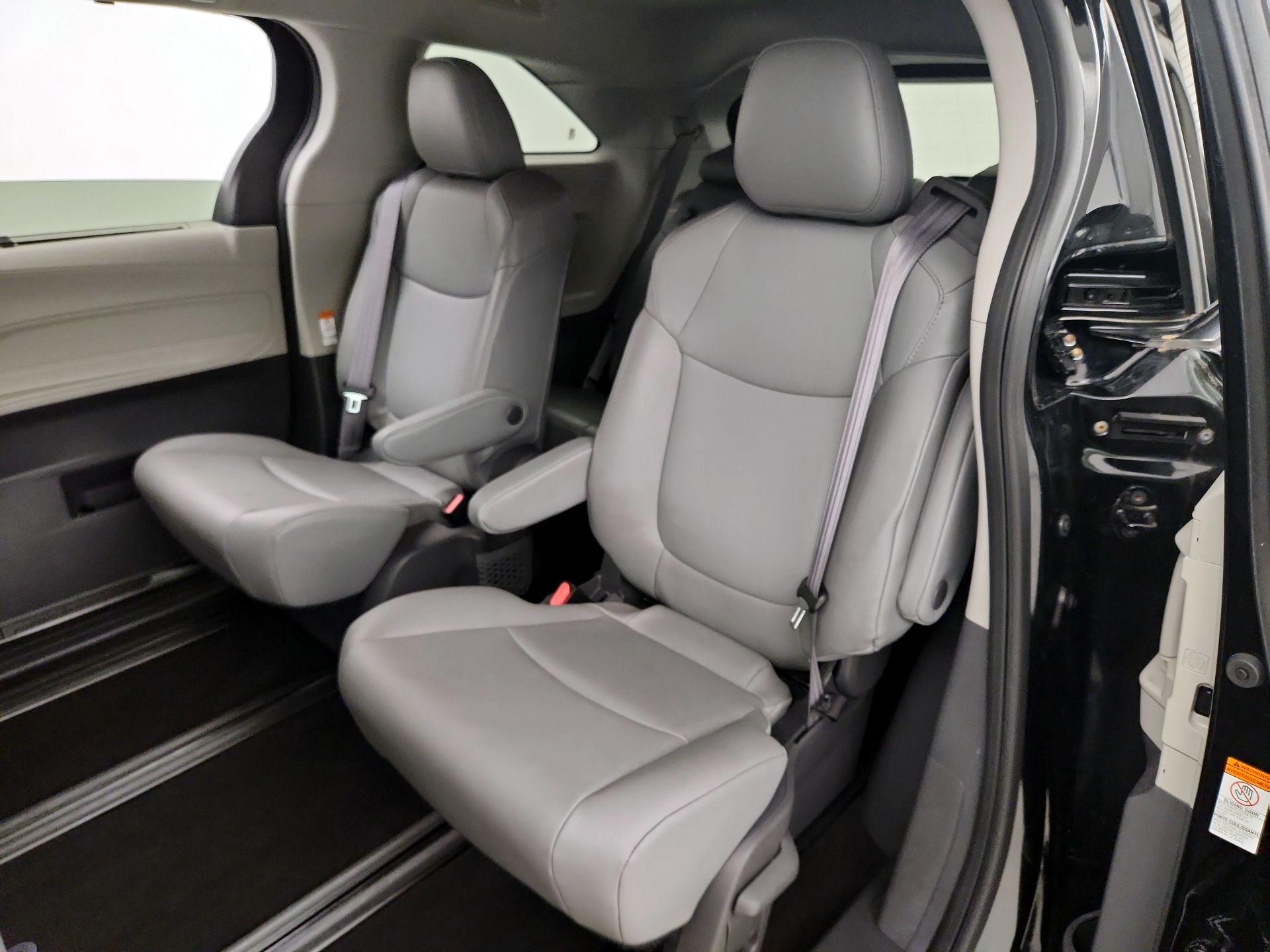 Thumbnail: 2021 Toyota Sienna - 19