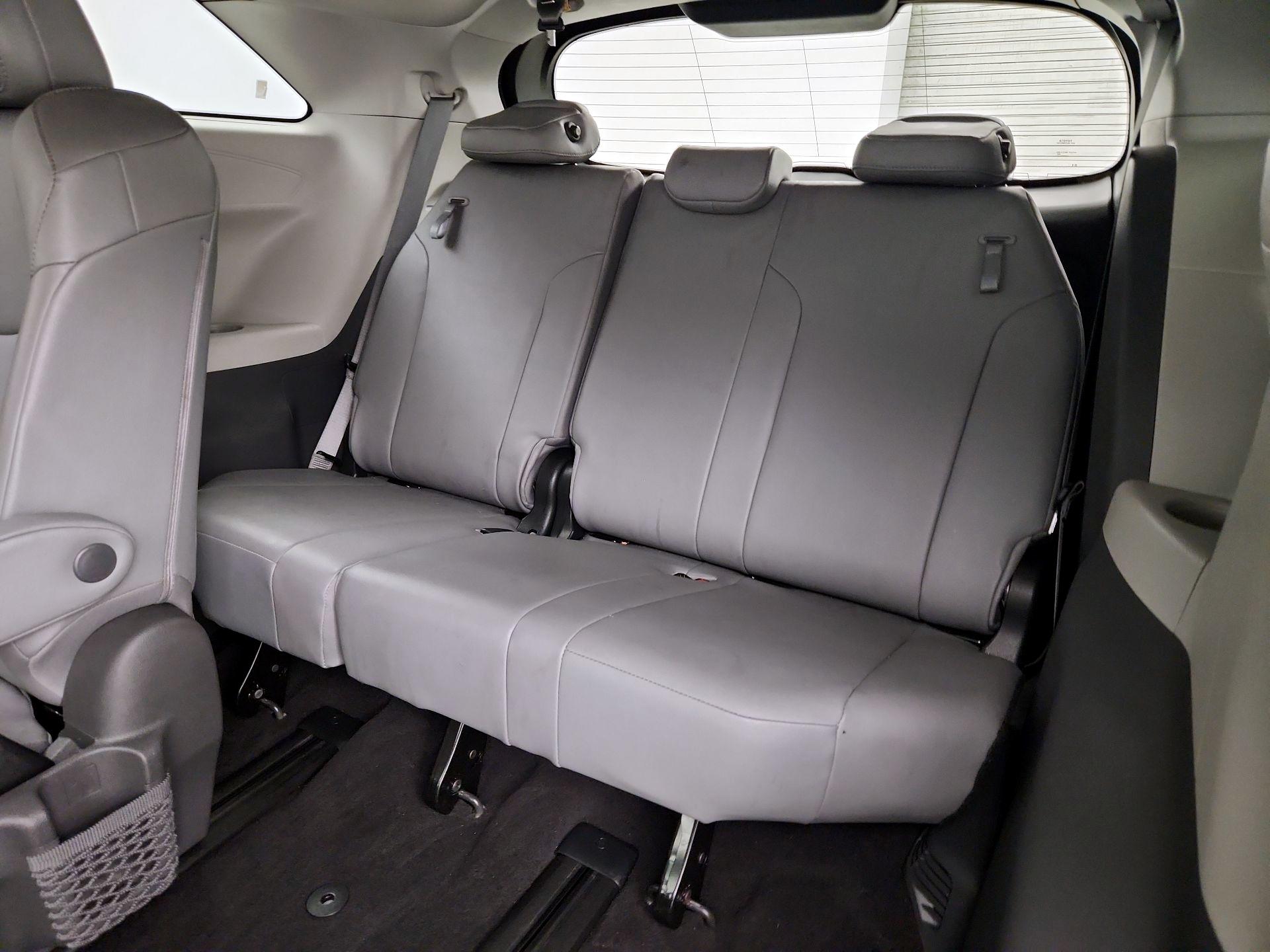 Thumbnail: 2021 Toyota Sienna - 20