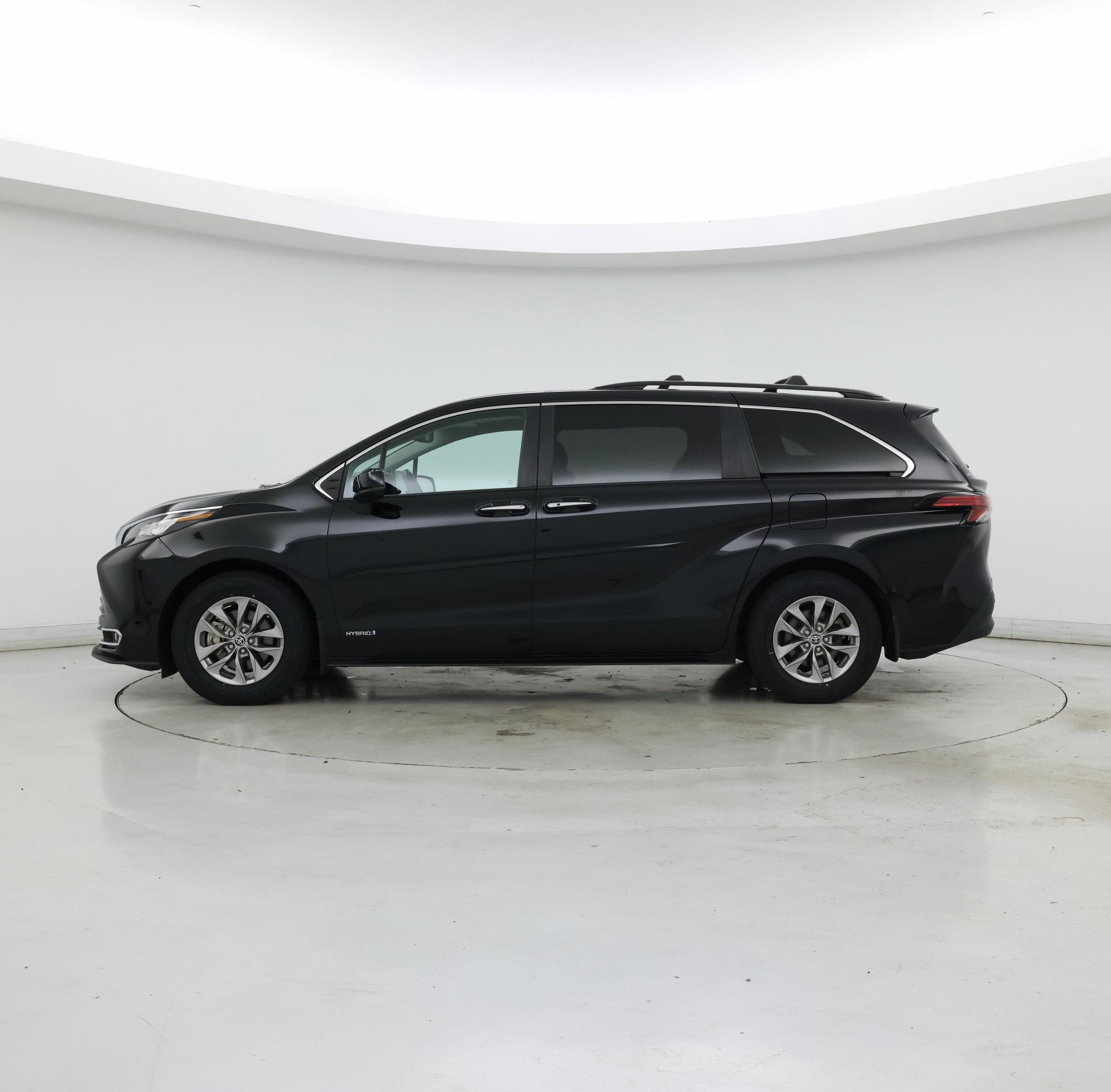 Thumbnail: 2021 Toyota Sienna - 3