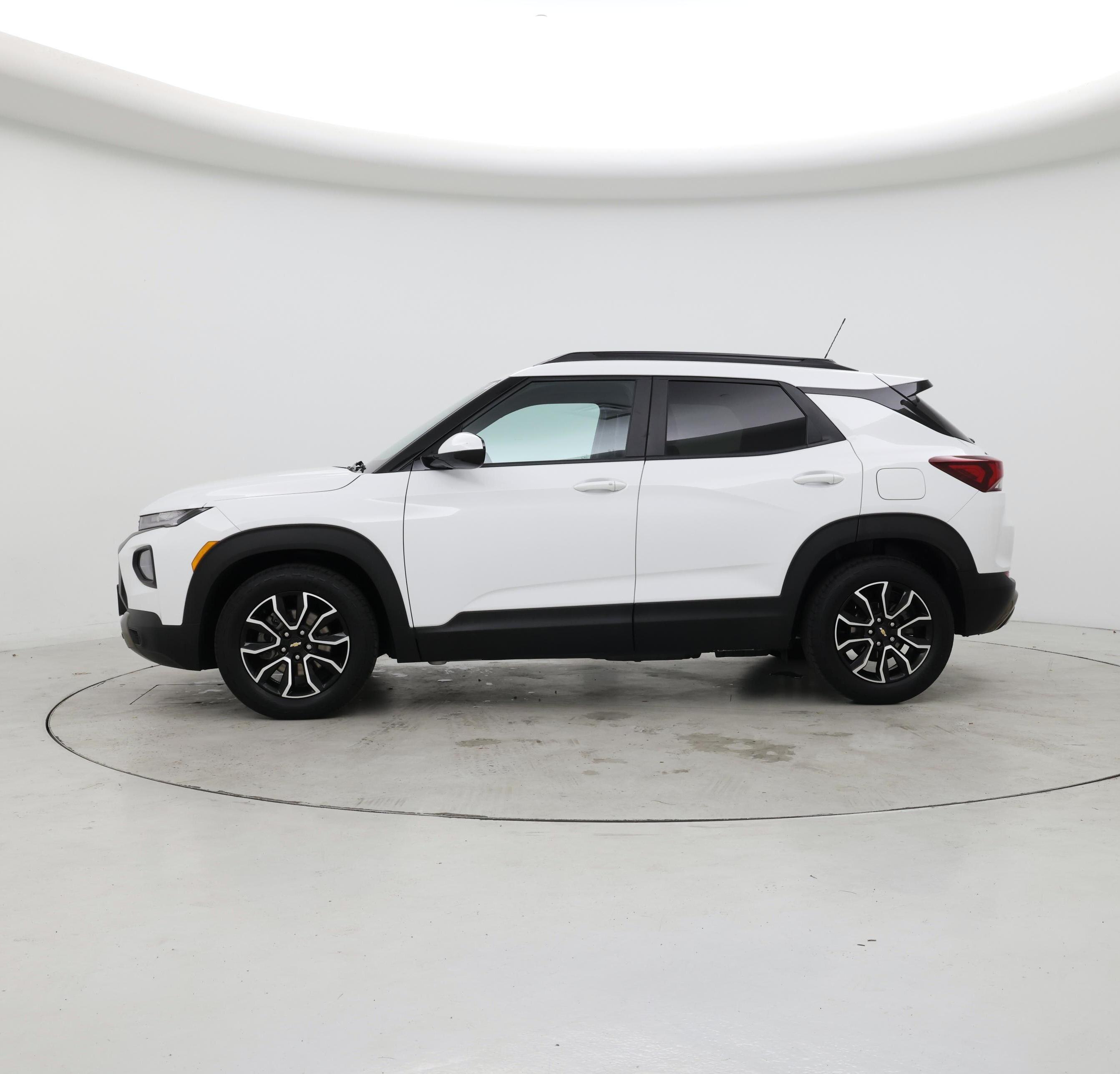 Thumbnail: 2023 Chevrolet TrailBlazer - 3
