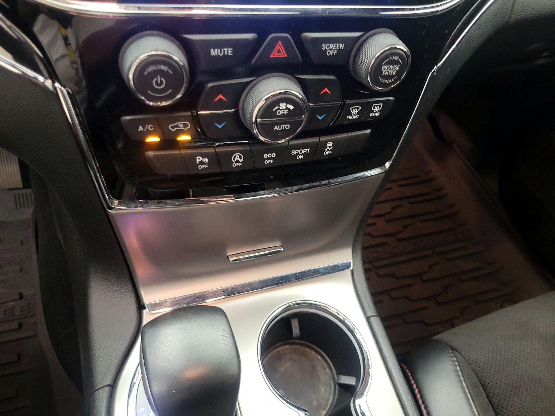 Thumbnail: 2020 Jeep Grand Cherokee - 17