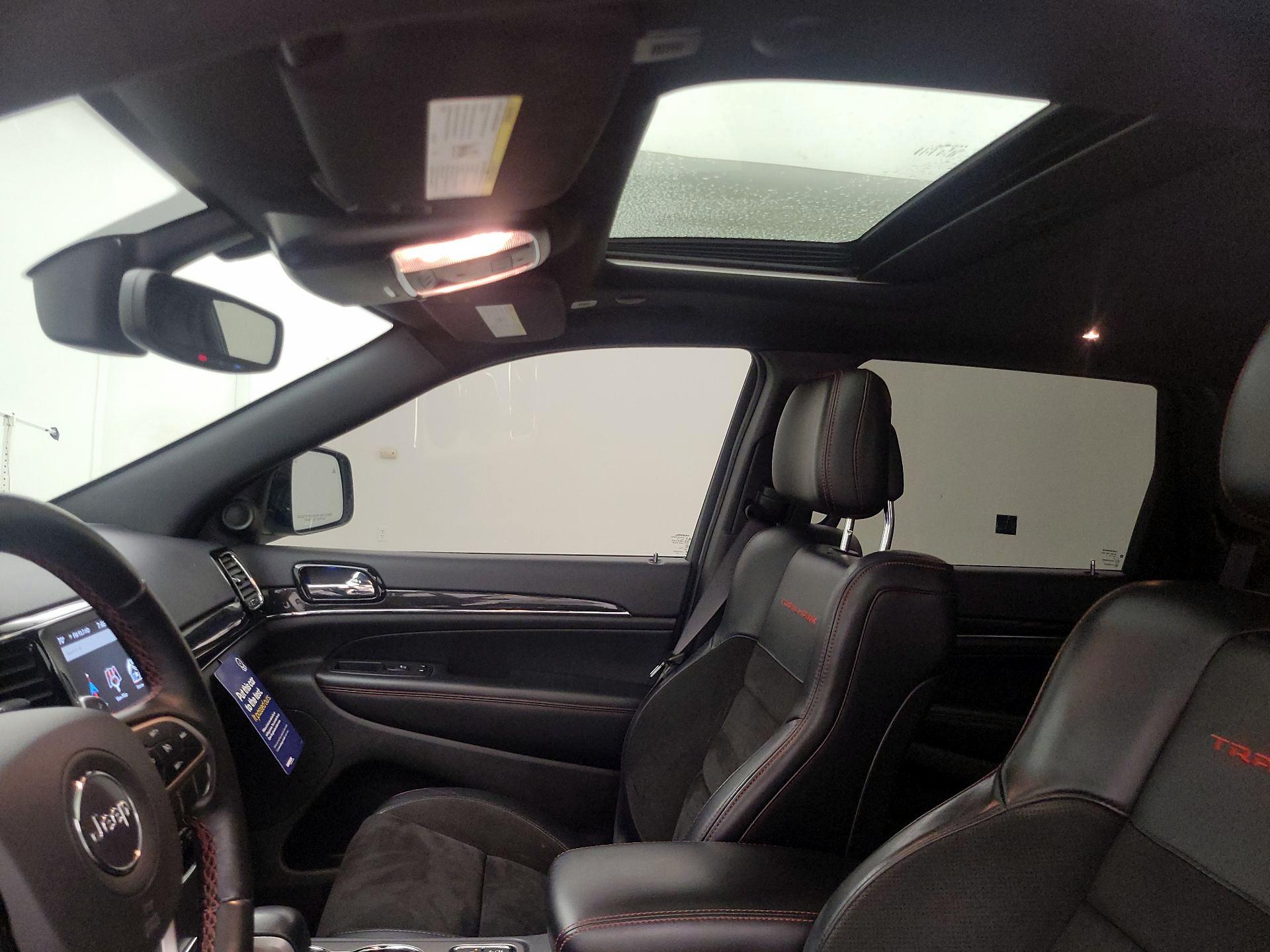 Thumbnail: 2020 Jeep Grand Cherokee - 20