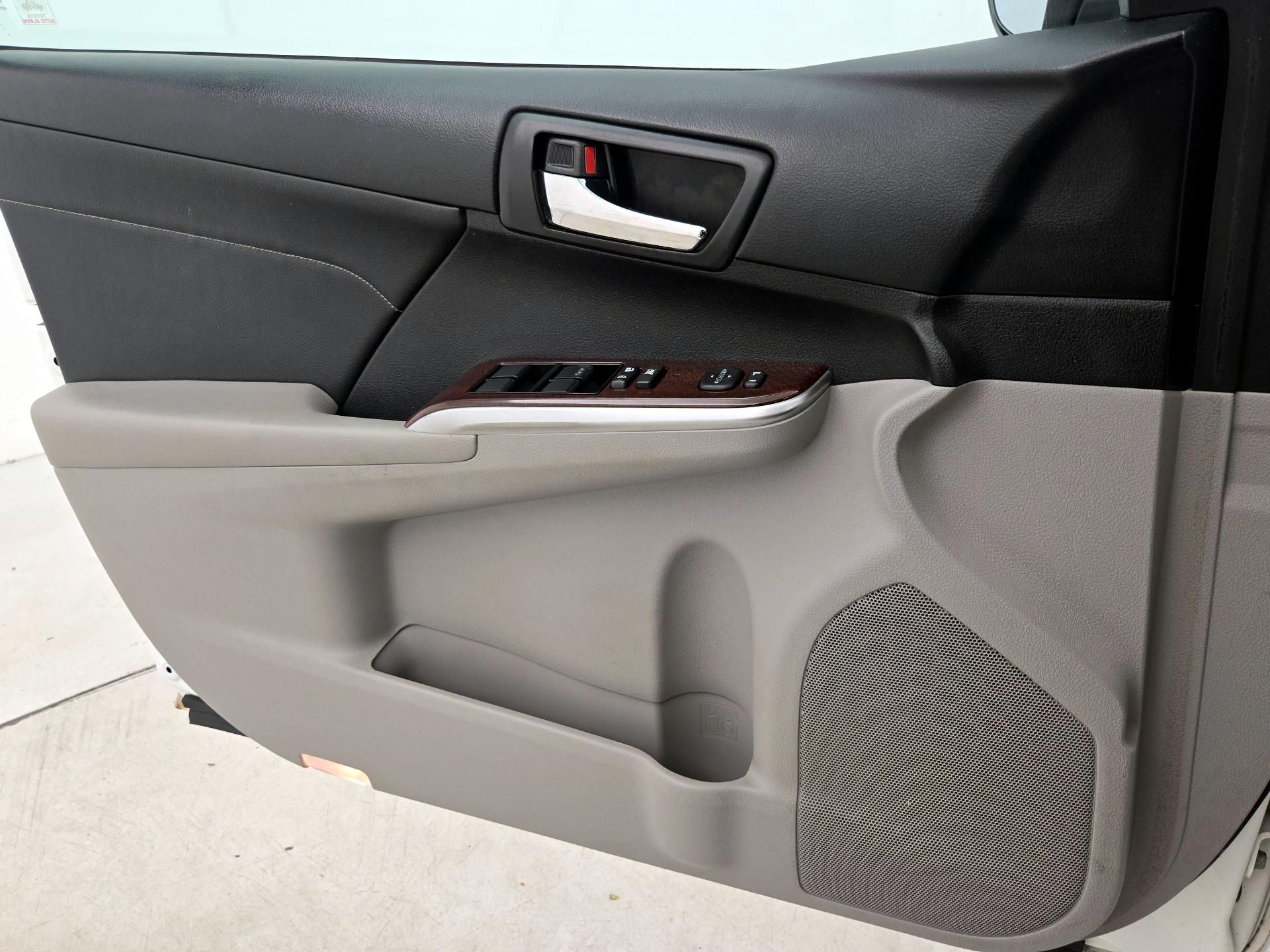 Thumbnail: 2014 Toyota Camry - 12