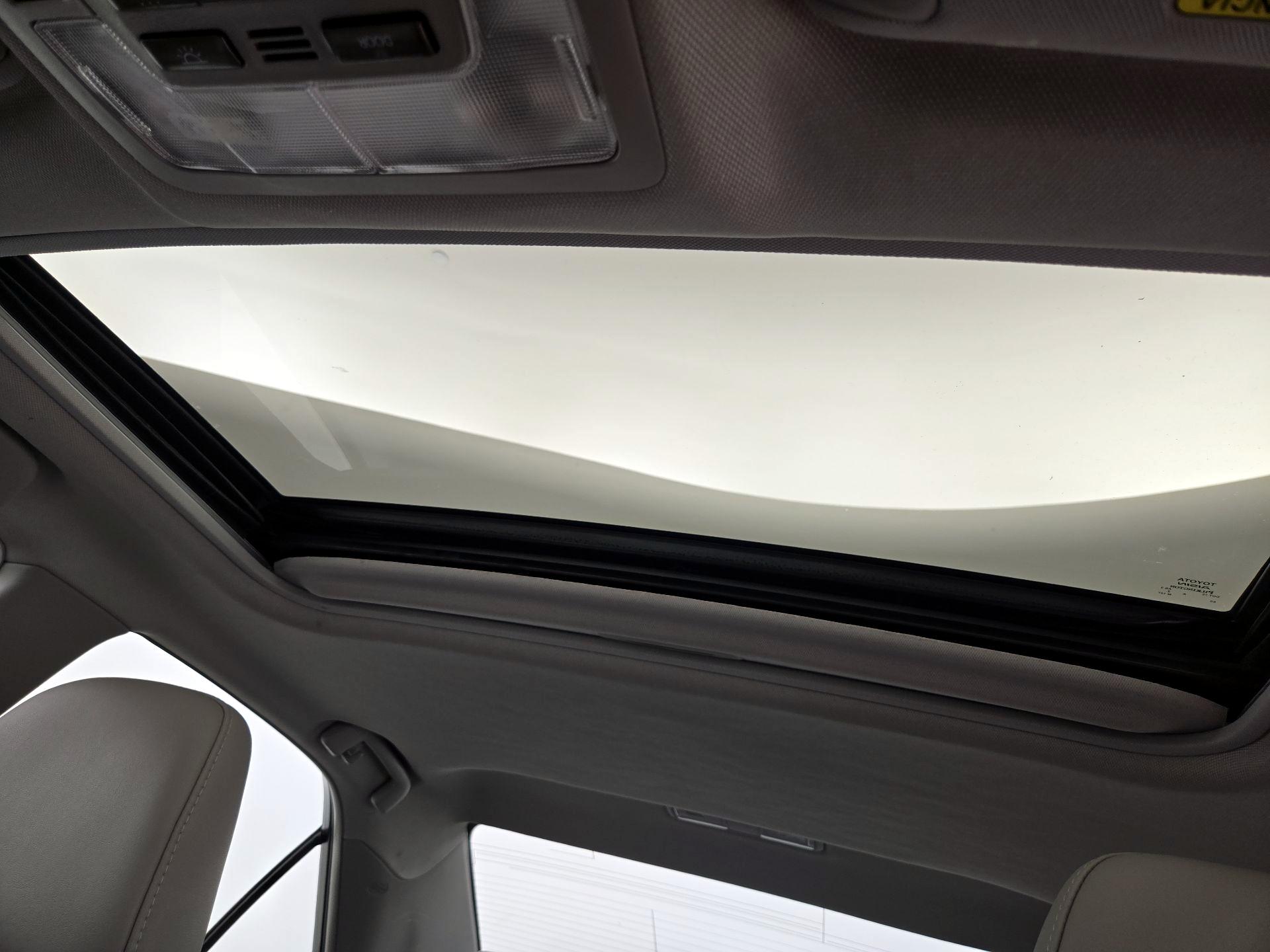 Thumbnail: 2014 Toyota Camry - 19