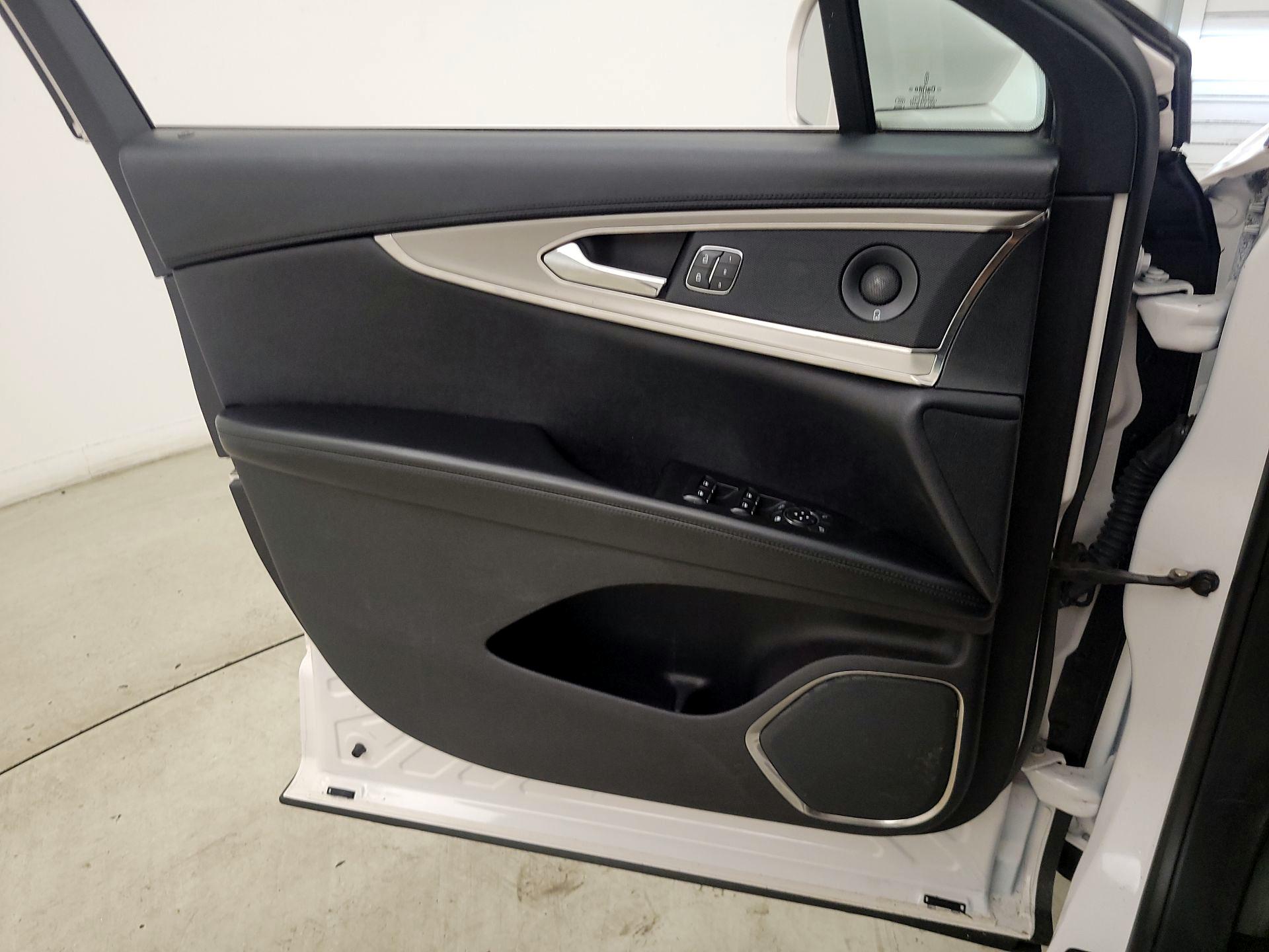 Thumbnail: 2019 Lincoln Nautilus - 12