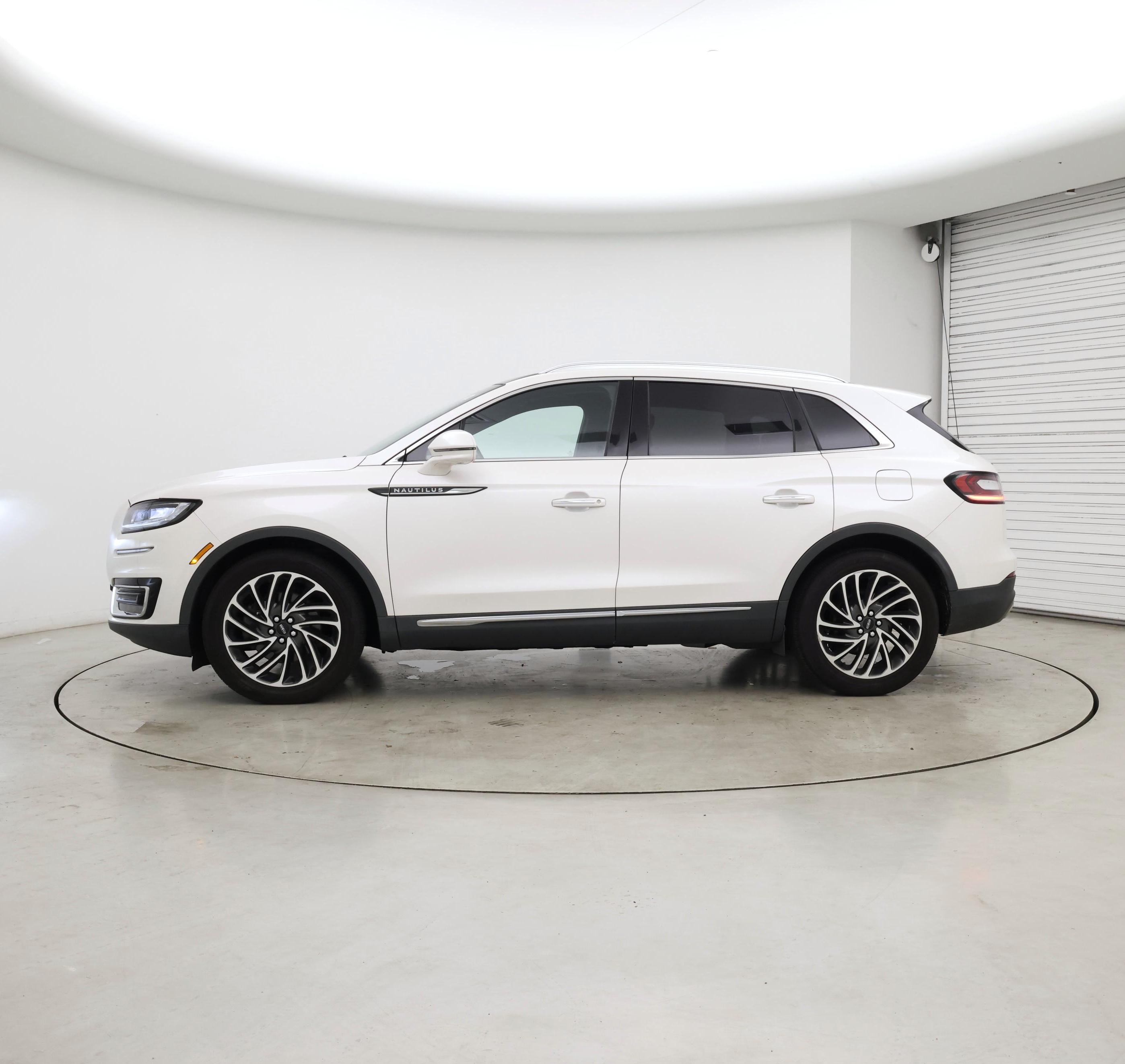 Thumbnail: 2019 Lincoln Nautilus - 3