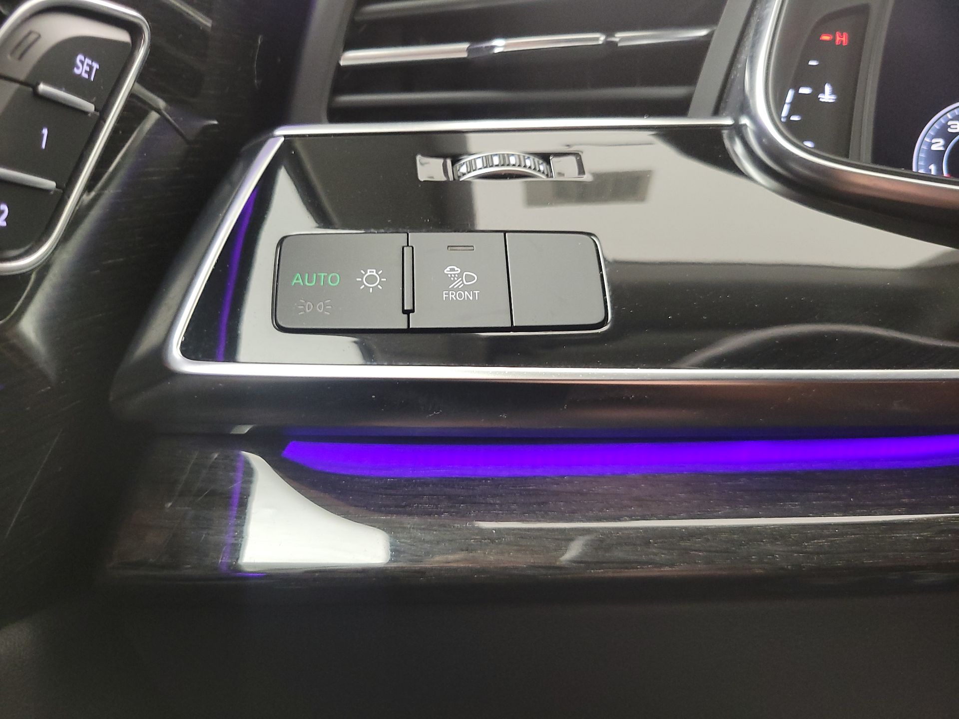 Thumbnail: 2019 Audi Q8 - 13