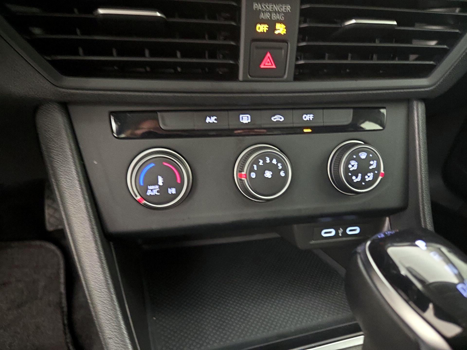 Thumbnail: 2024 Volkswagen Jetta - 16
