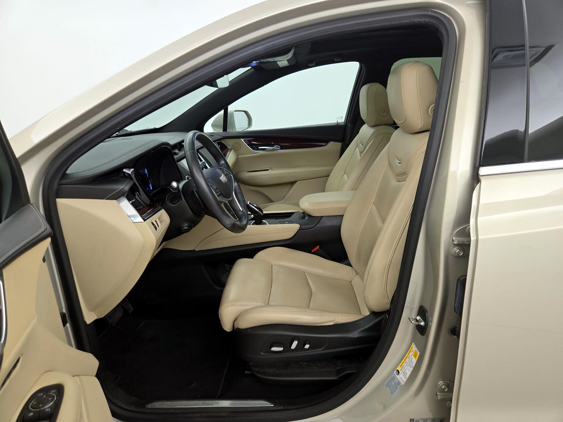 Thumbnail: 2017 Cadillac XT5 - 11