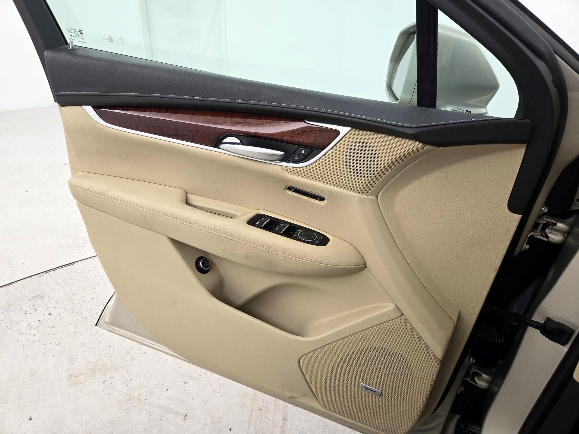 Thumbnail: 2017 Cadillac XT5 - 12