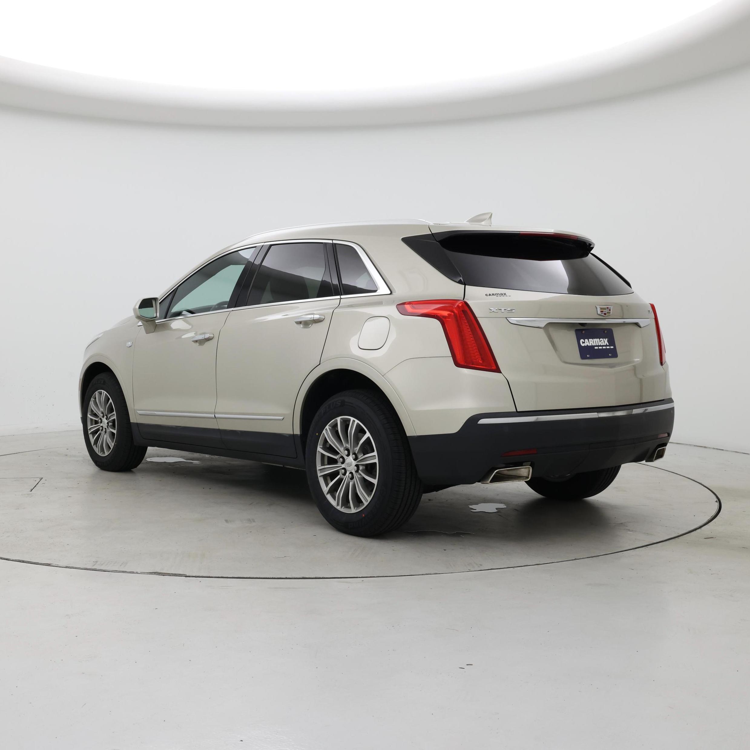 Thumbnail: 2017 Cadillac XT5 - 2