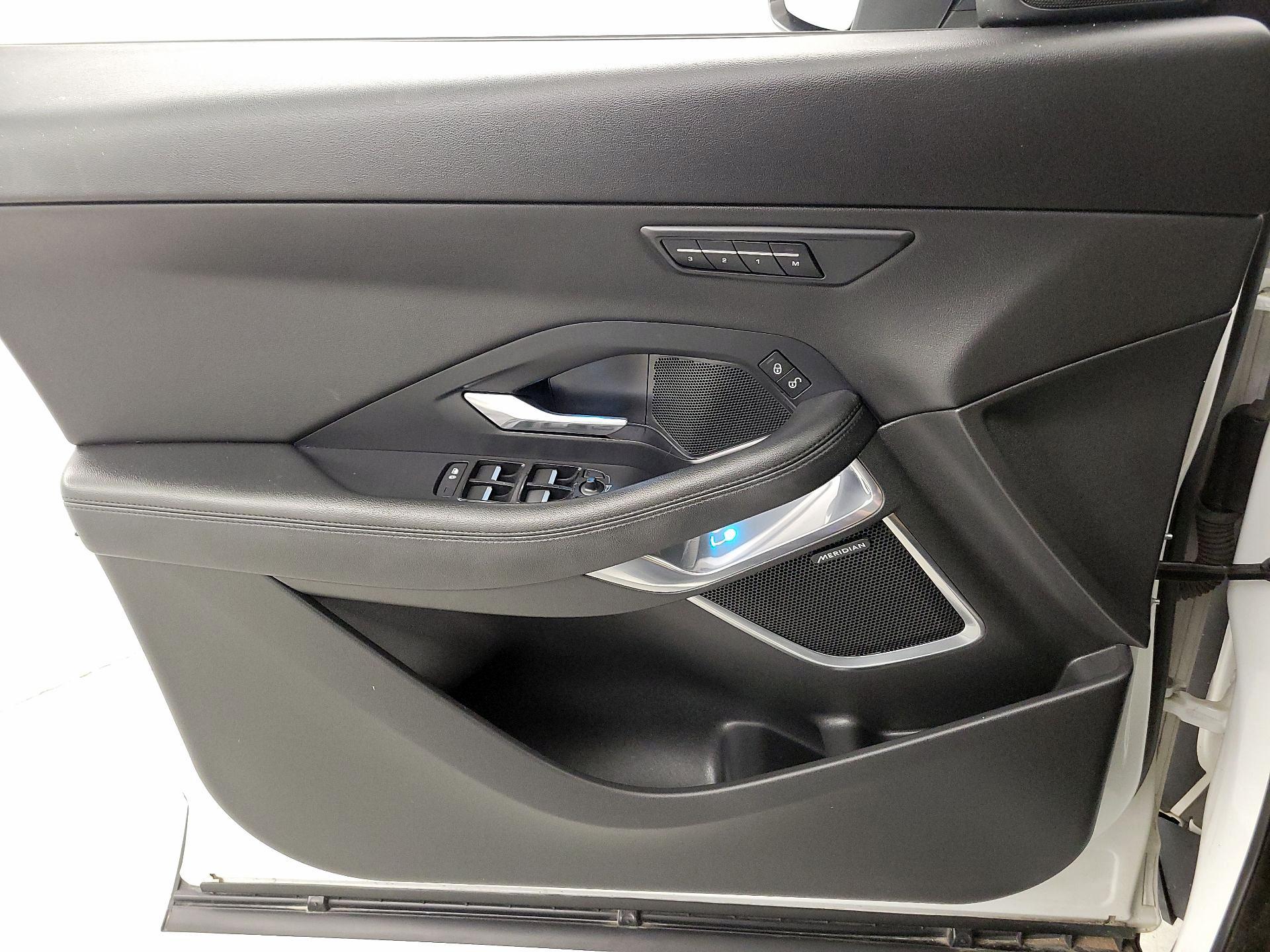 Thumbnail: 2019 Jaguar E-Pace - 12