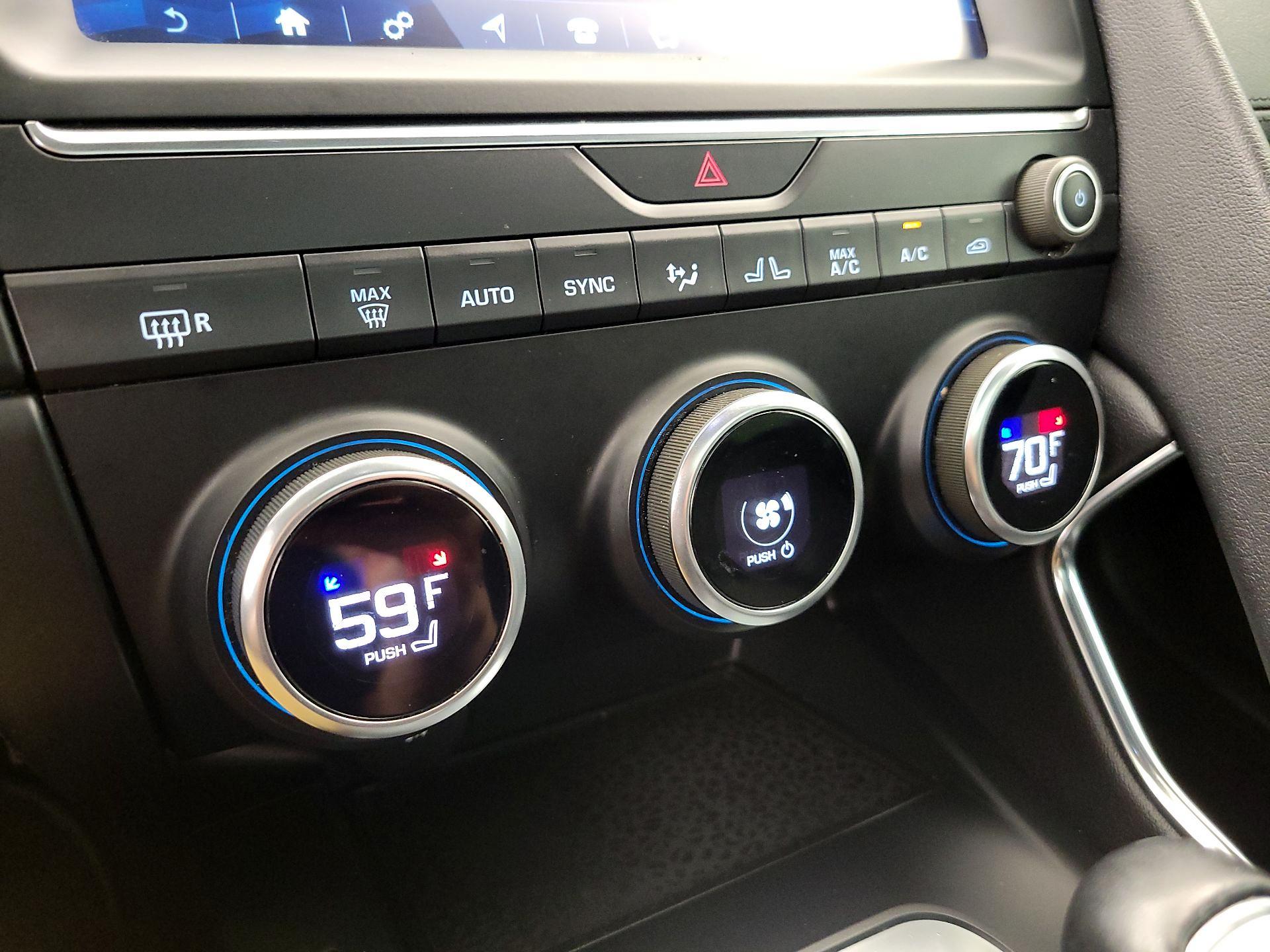 Thumbnail: 2019 Jaguar E-Pace - 17