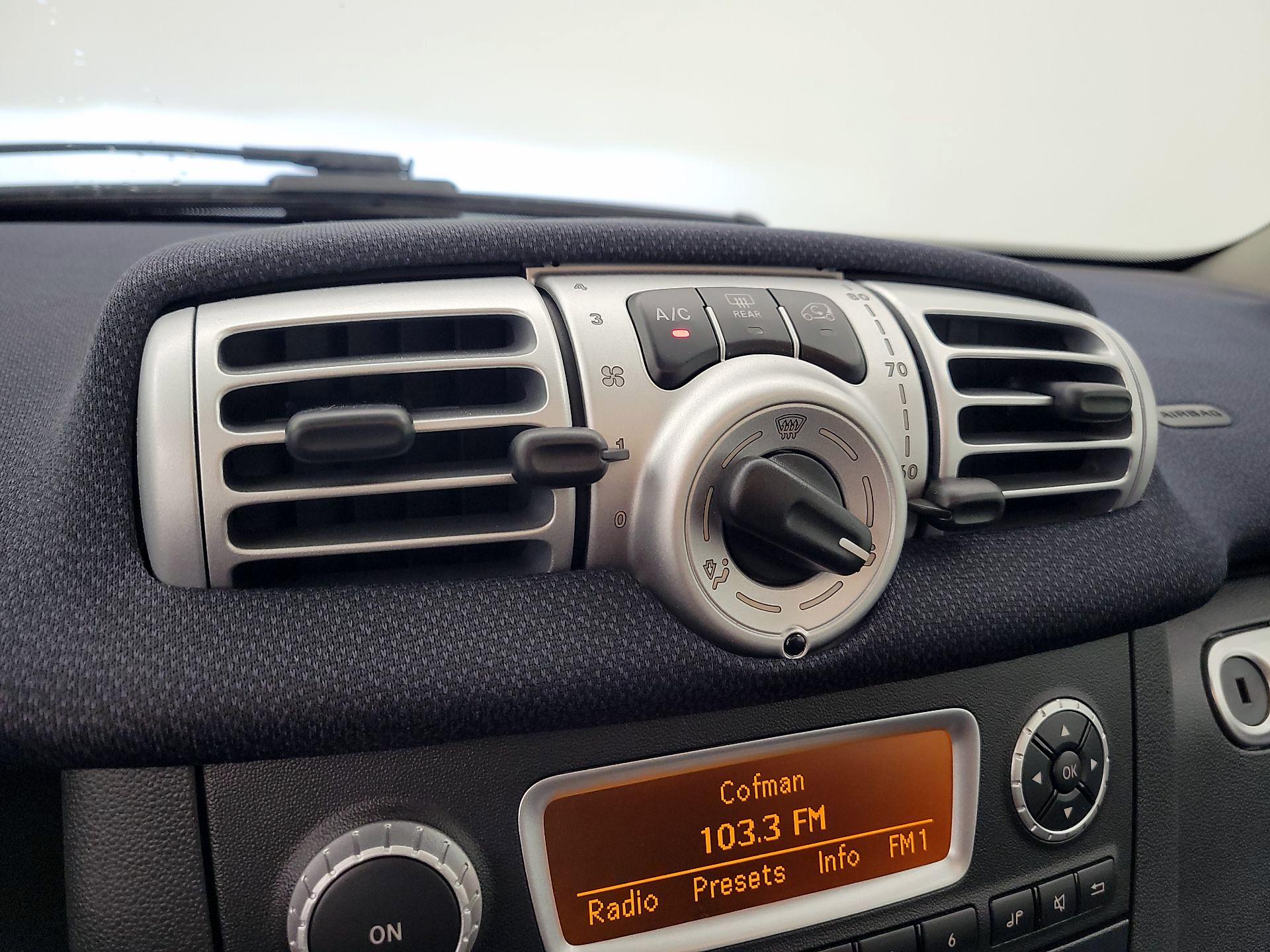 Thumbnail: 2015 smart fortwo - 14