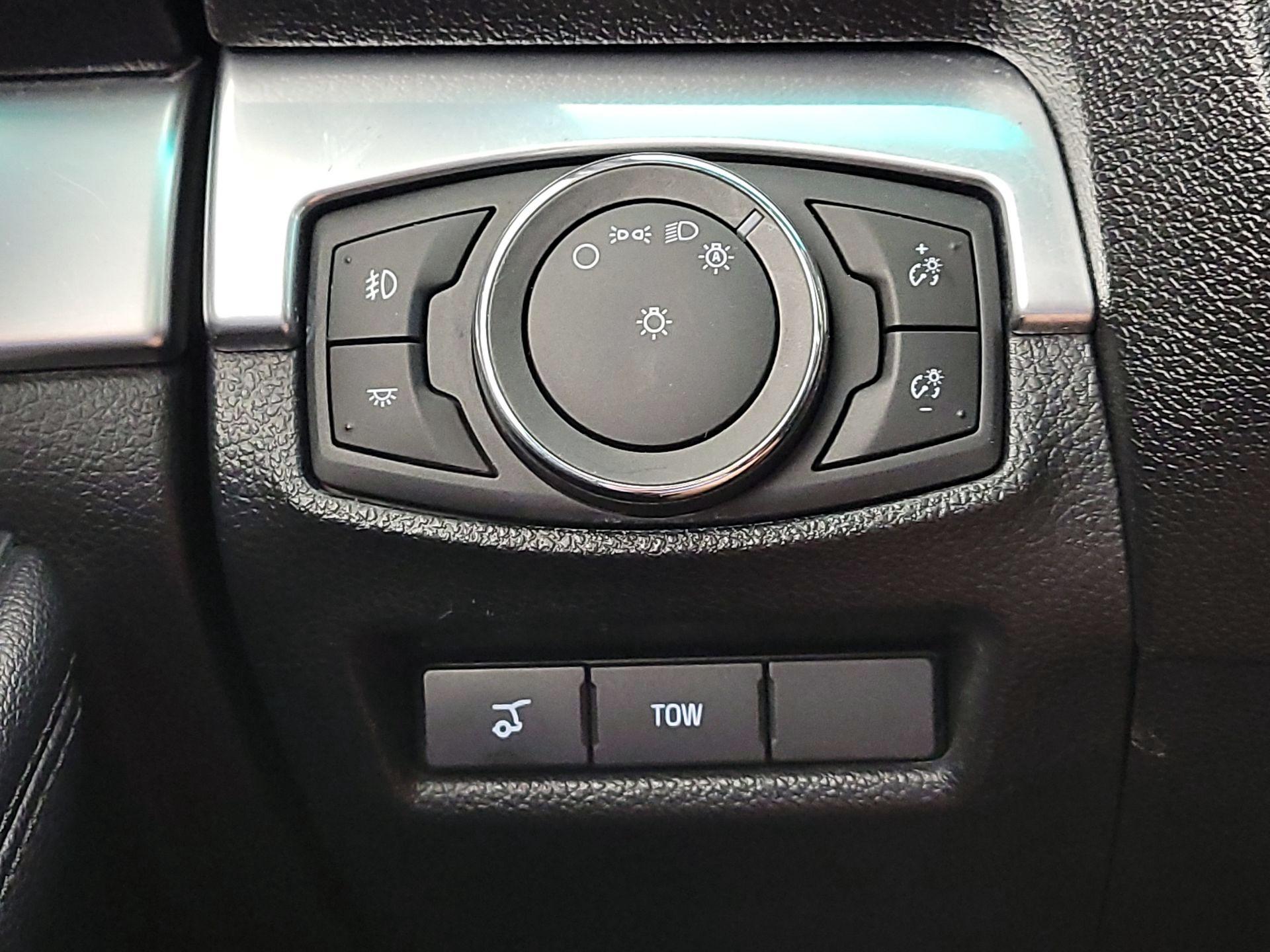 Thumbnail: 2016 Ford Explorer - 13